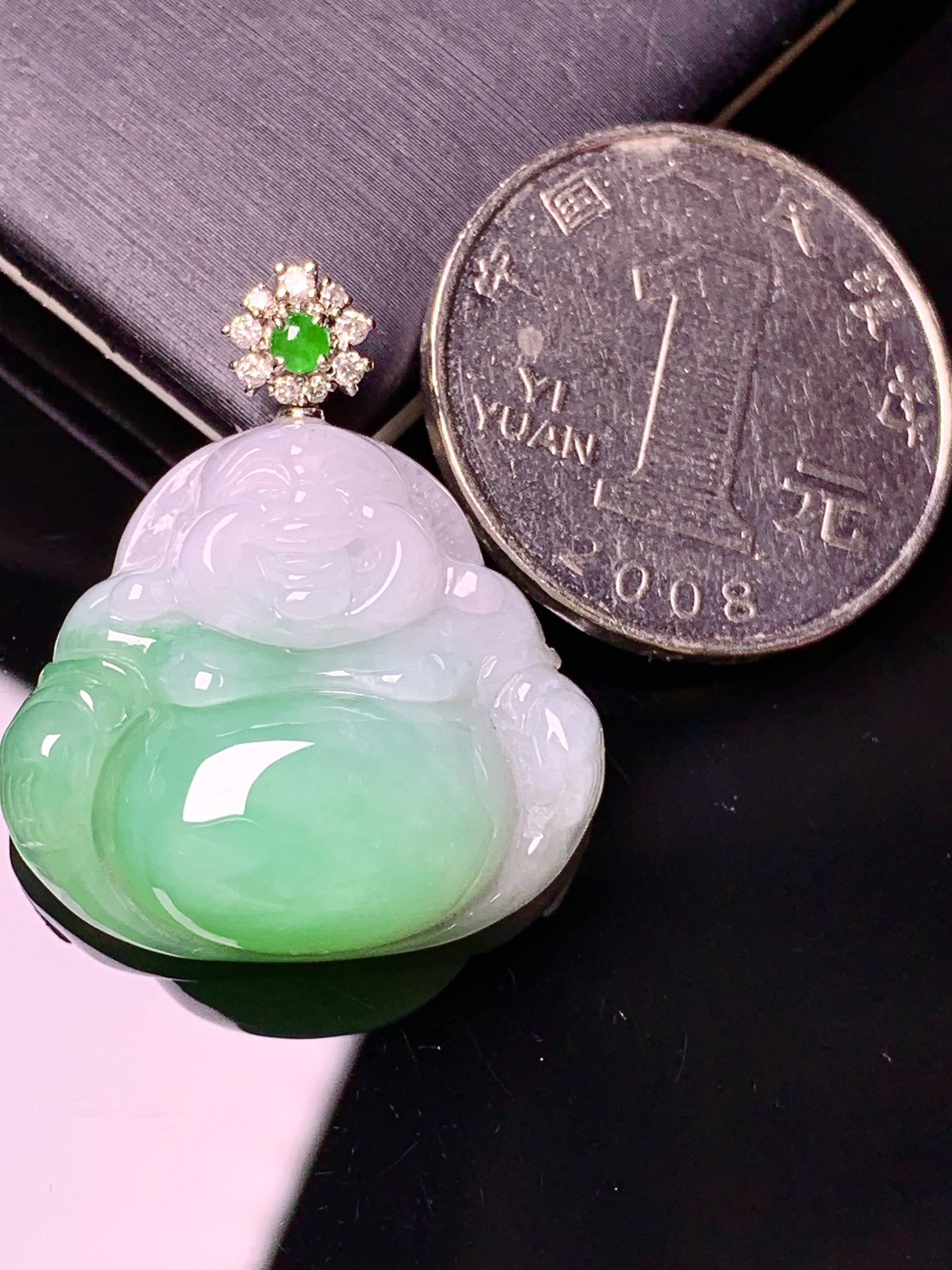 18k金钻镶嵌飘绿佛公吊坠 玉质细腻 色泽艳丽清新 水润亮眼 整体尺寸29*25*8L4
