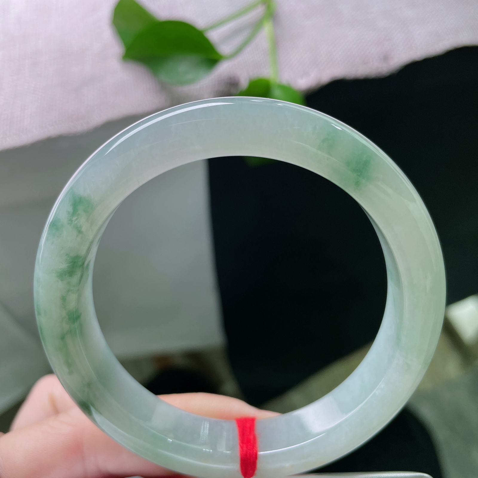 57.4/12.1/8.7飘花正圈，天然晕染，如诗如画。每一朵飘花，都是时光写给玉石的诗。ss51763a..