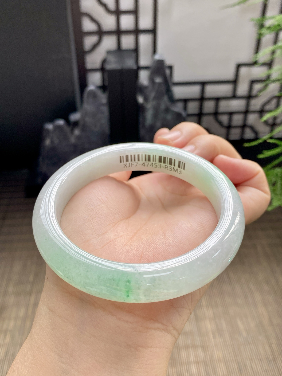 【白底青手镯】

【尺寸】61-9-12