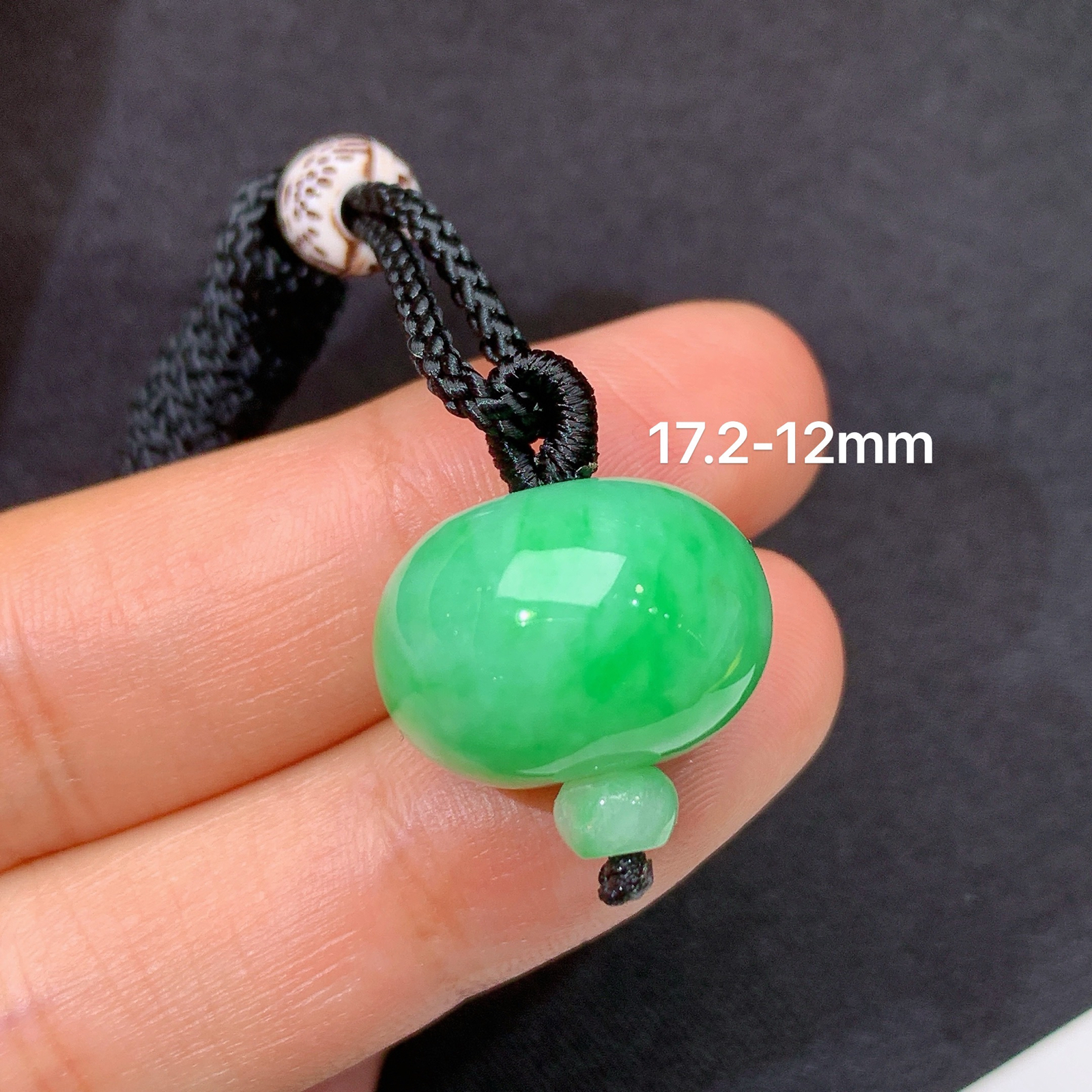 飘绿路路通，镶嵌佳品，冰润色阳，玉质细腻，种水足，J34 尺寸17.2*12