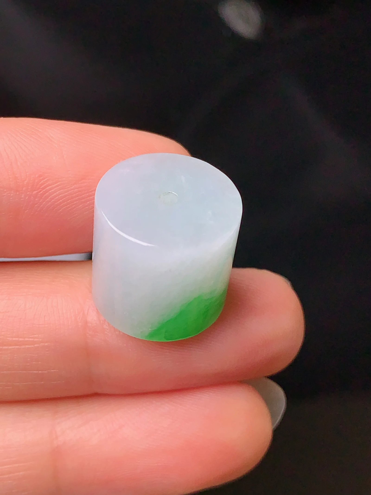 飘绿路路通吊坠 玉质细腻 色泽艳丽  整体尺寸14.5*14.5*13.6