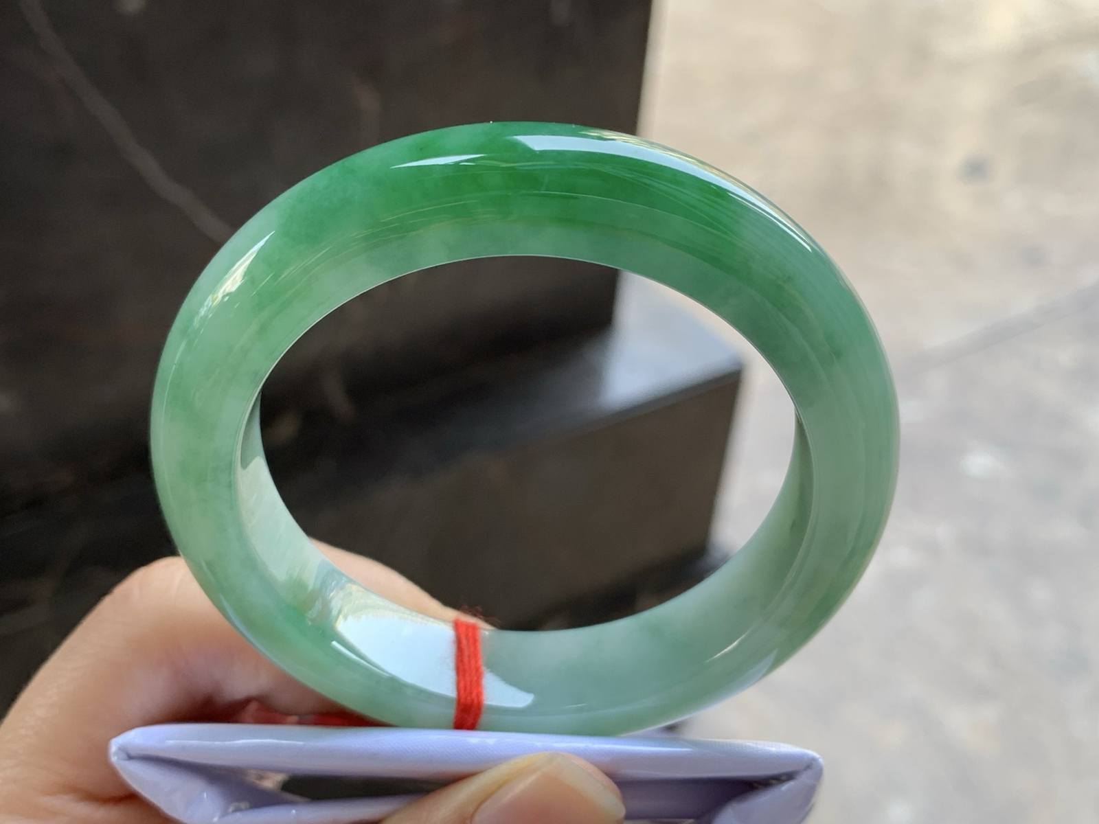 55-12.9-9.5

浓绿色手镯^_^颜色鲜艳 玉质温润