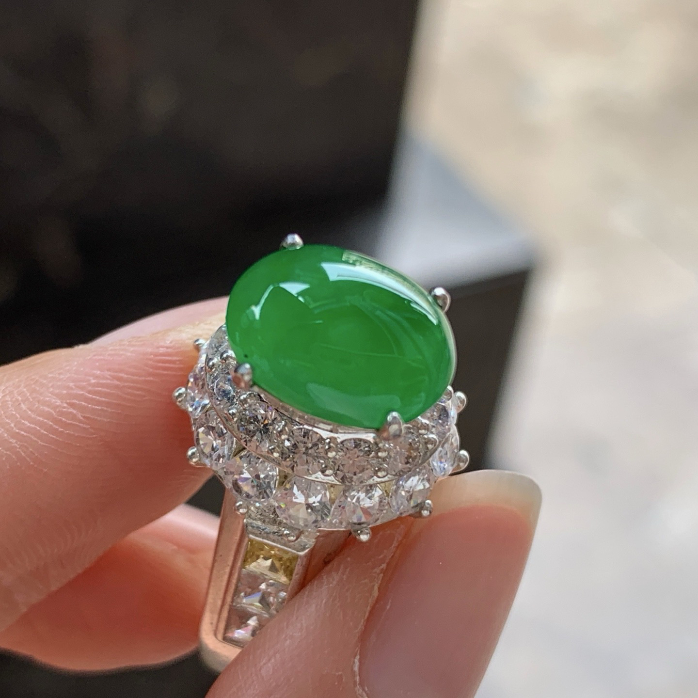 冰绿戒面^_^饱满 透亮 荧光十足 铜托