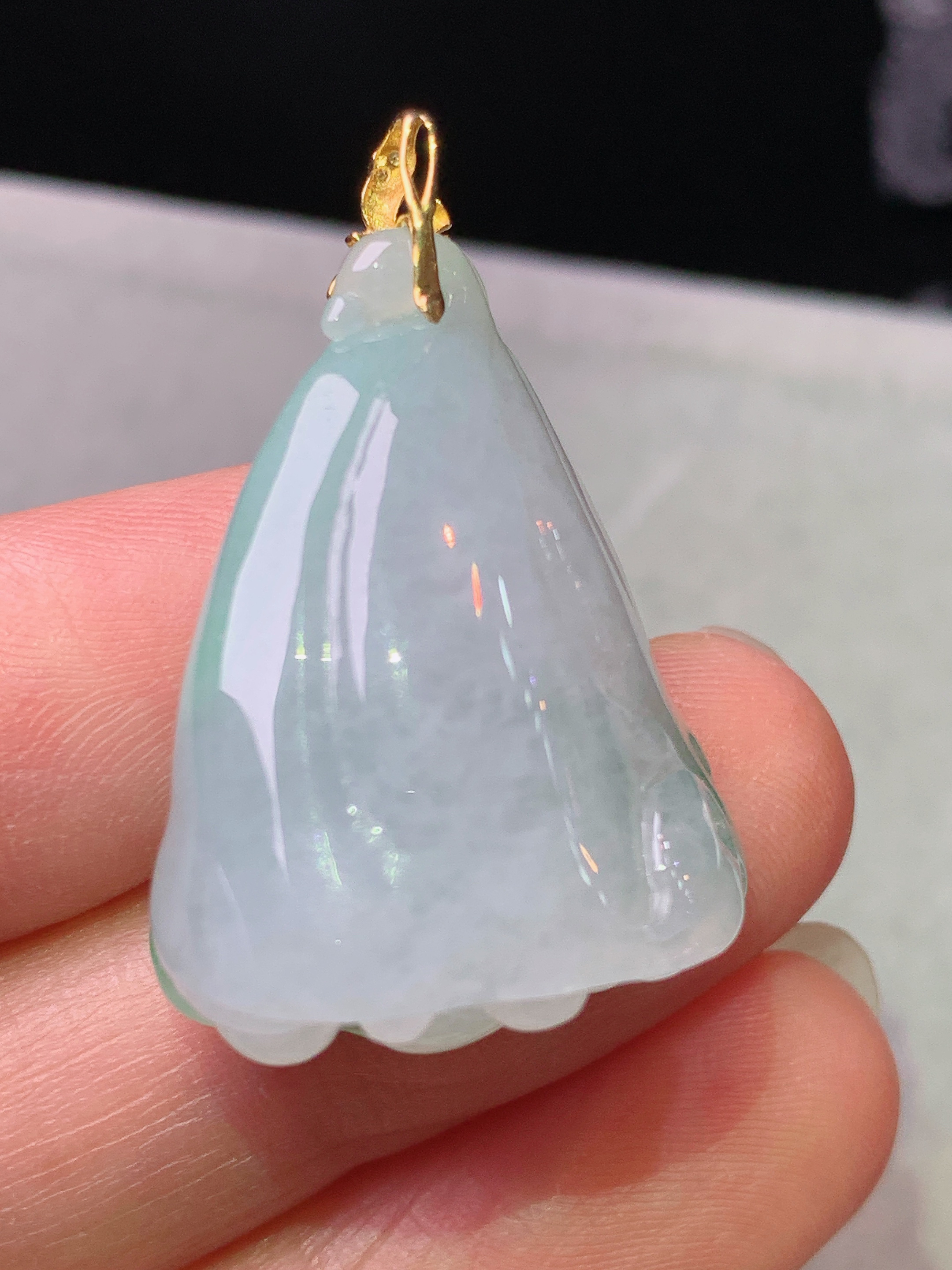 18k金镶嵌冰飘阳绿白菜吊坠 玉质细腻 色泽艳丽清新 水润亮眼 整体尺寸32*21.2*12m1