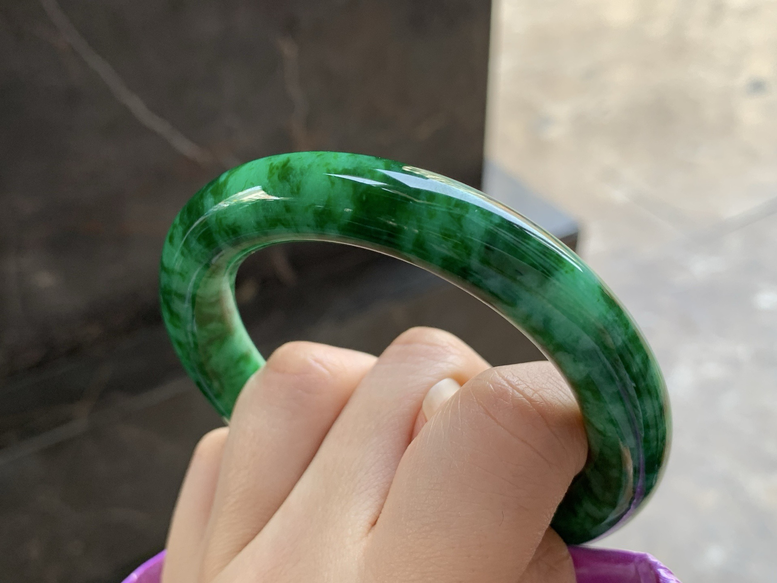 56-11

辣绿色圆条手镯^_^颜色鲜艳