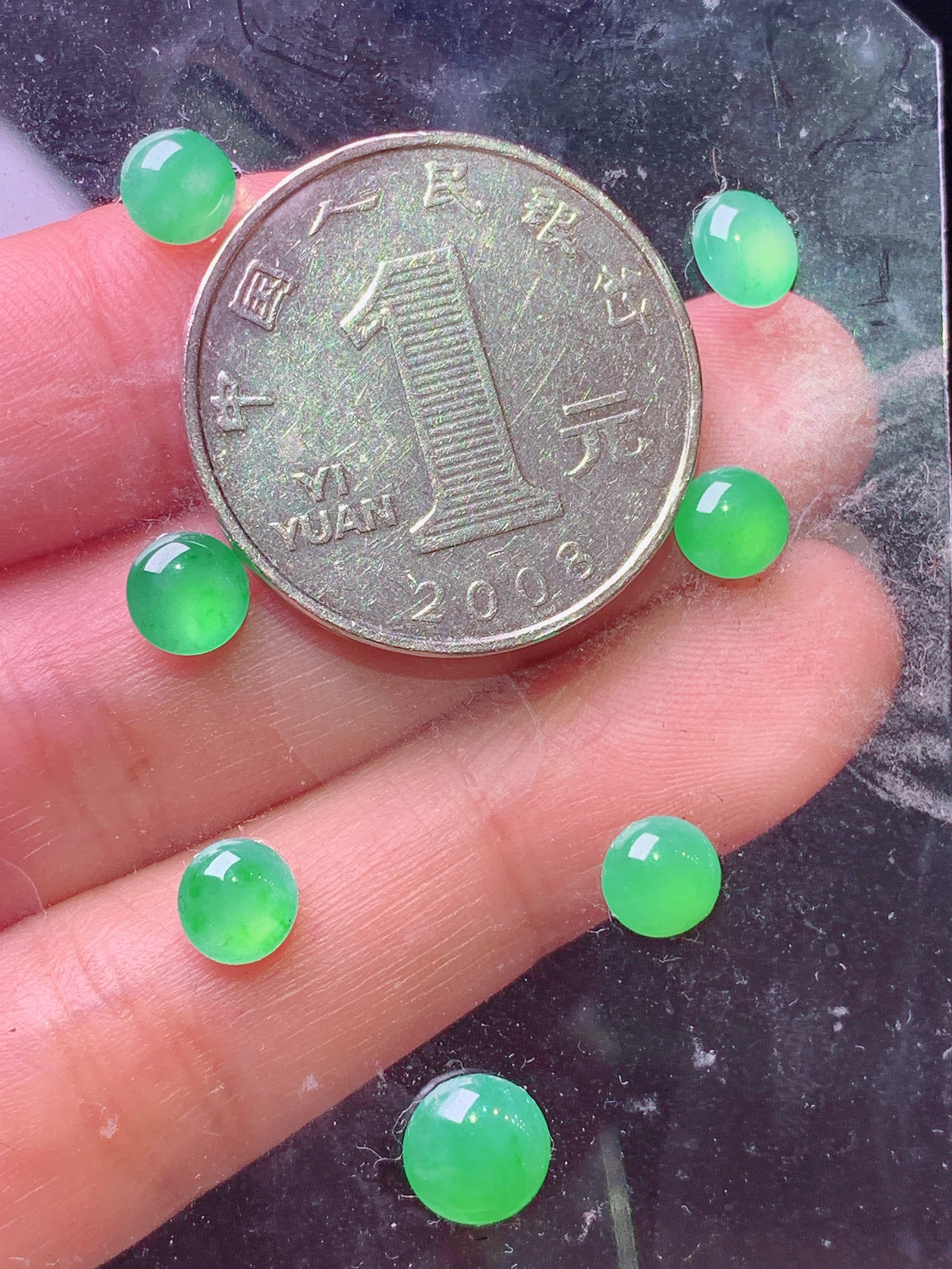 镶嵌款 冰阳绿蛋面一手 玉质细腻 色泽艳丽清新 水润亮眼 整体尺寸6.8*2.6L2