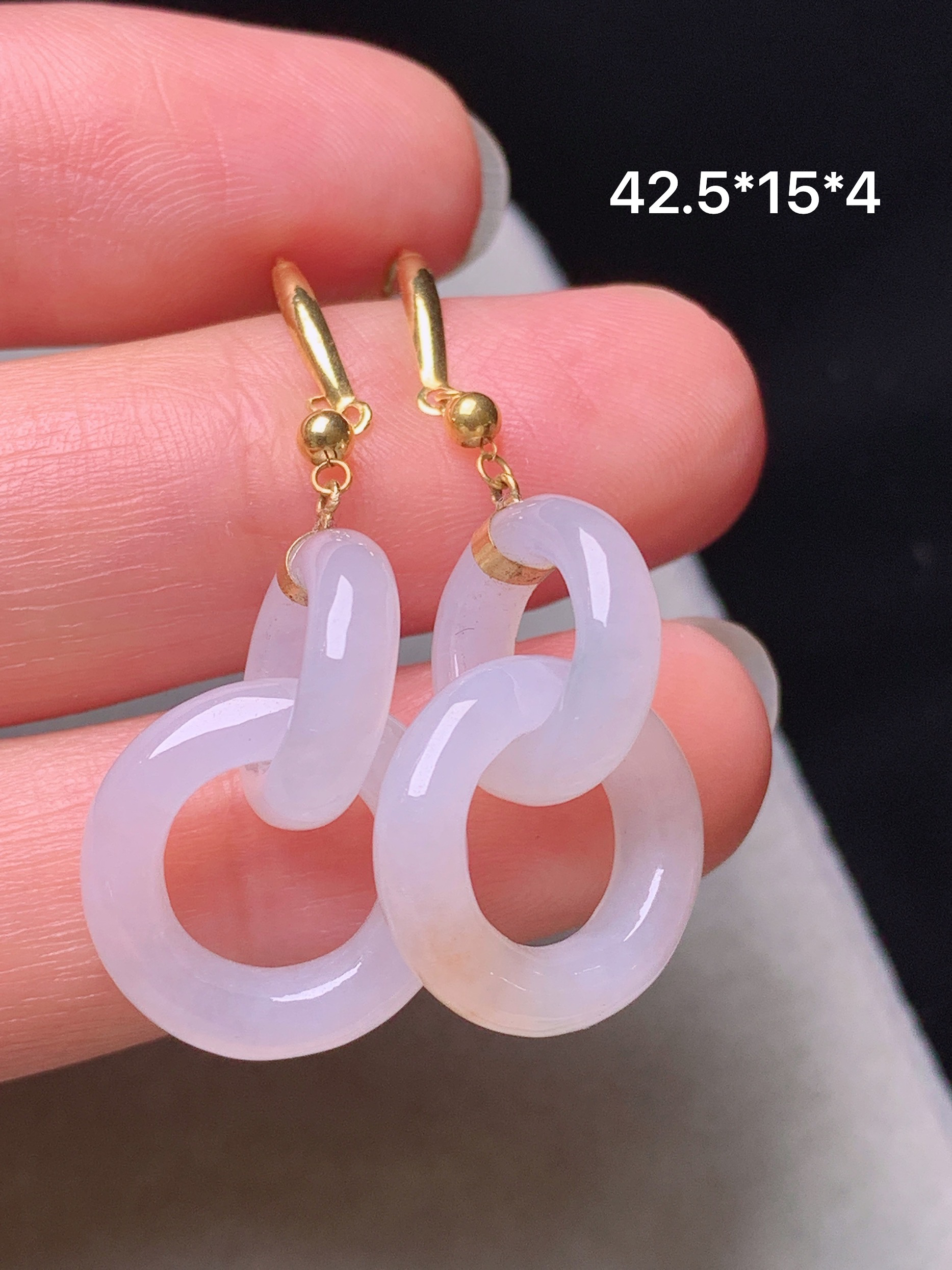 18k金镶嵌冰种环环相扣耳坠 玉质细腻 色泽艳丽清新 水润亮眼 整体尺寸42.5*15*4L4