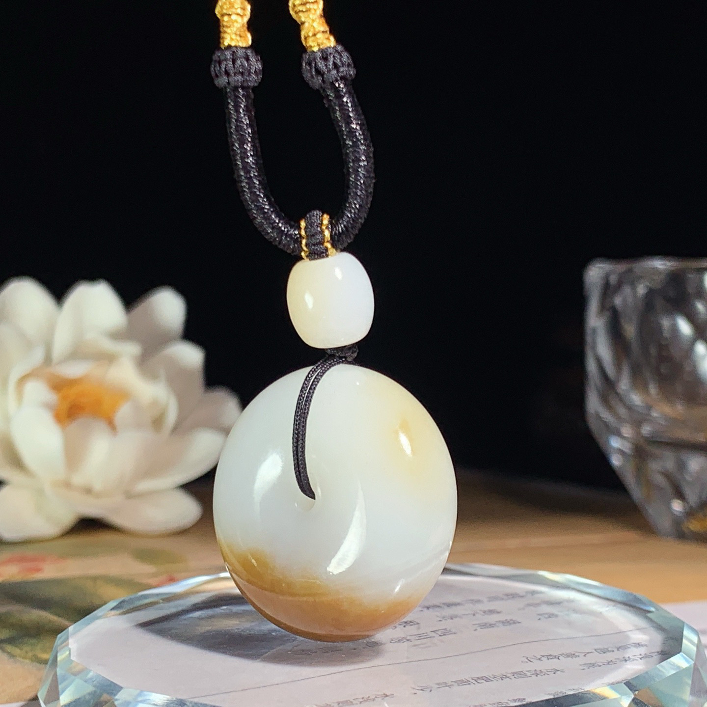 新疆和田玉且末糖平安扣挂件 尺寸27/12重20克！玉质细腻油润 底色纯净 脂粉好，品质好。lt260422