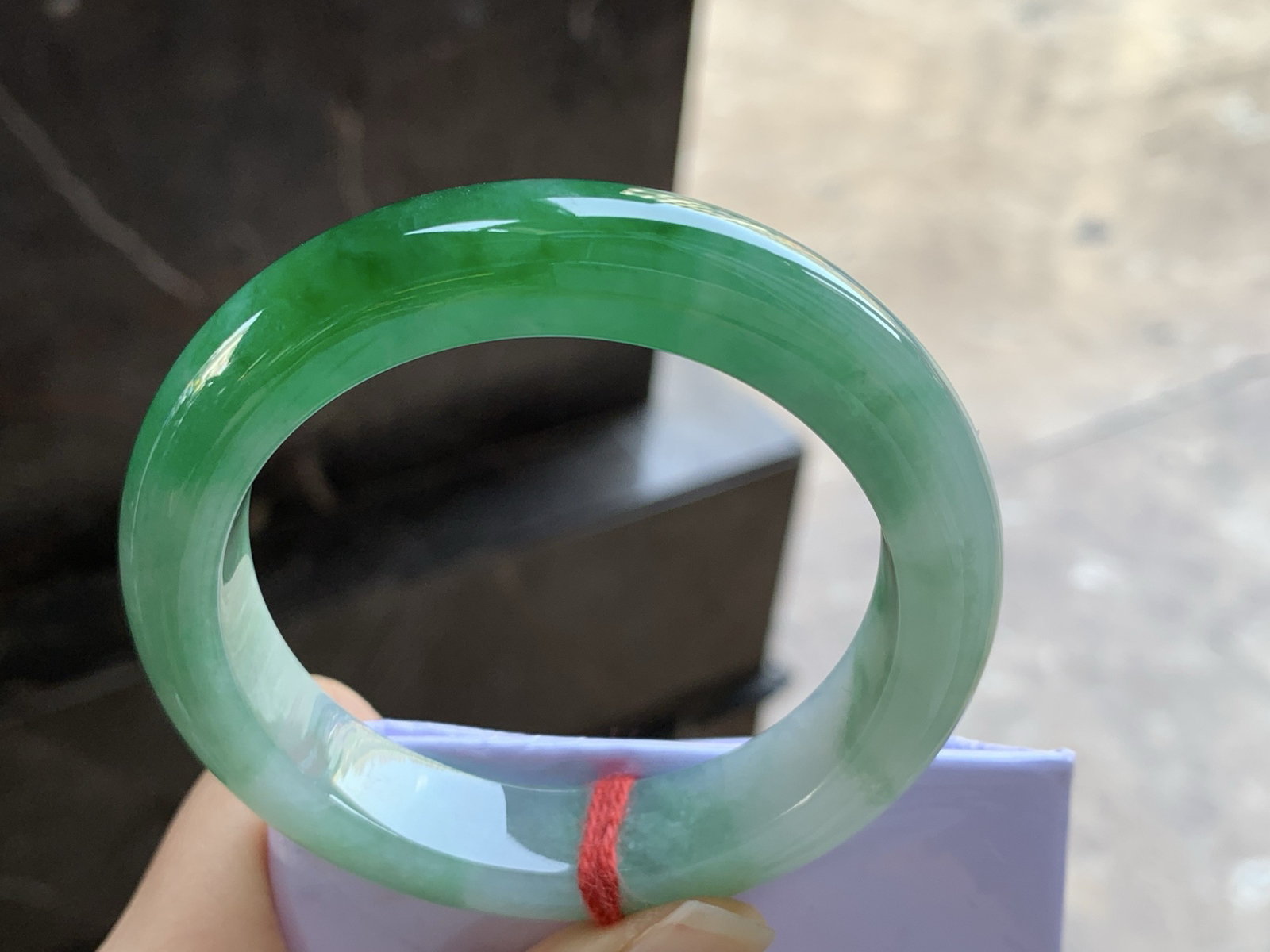 53-12.3-9

辣绿色手镯^_^颜色鲜艳 浓郁