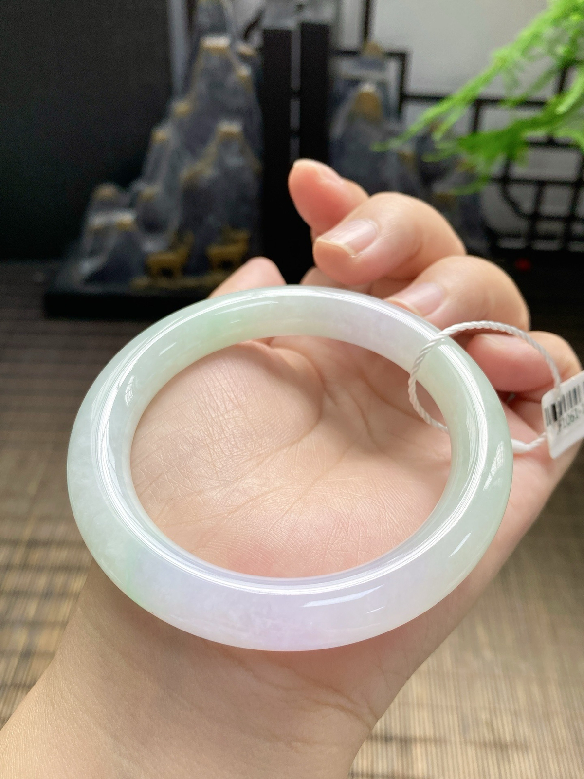 【春彩圆条手镯】
【尺寸】53.2–9.5-9.5