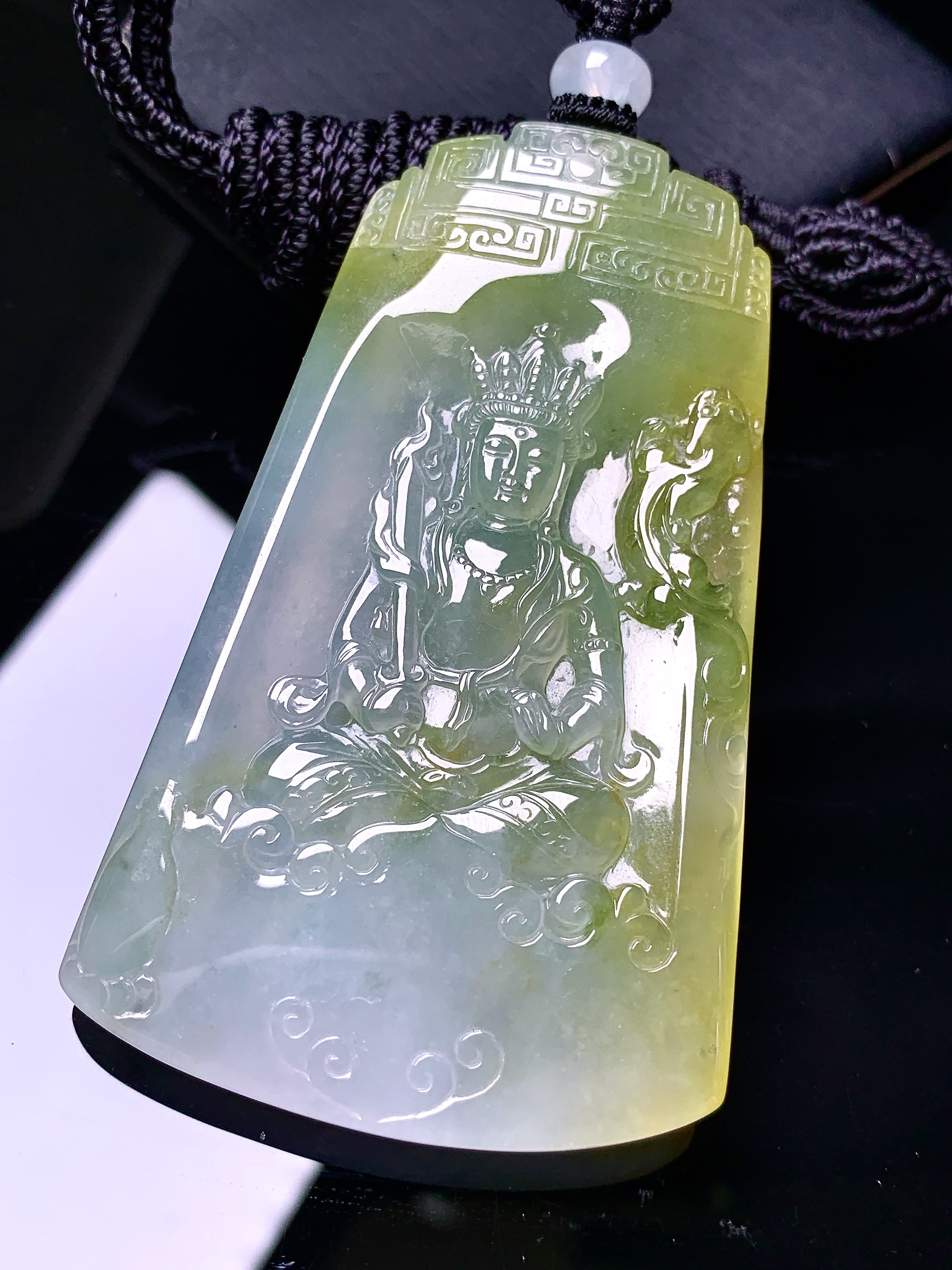 冰飘黄翡大势至观音菩萨吊坠 玉质细腻 色泽艳丽清新 水润亮眼 整体尺寸67.8*41*5.8L1