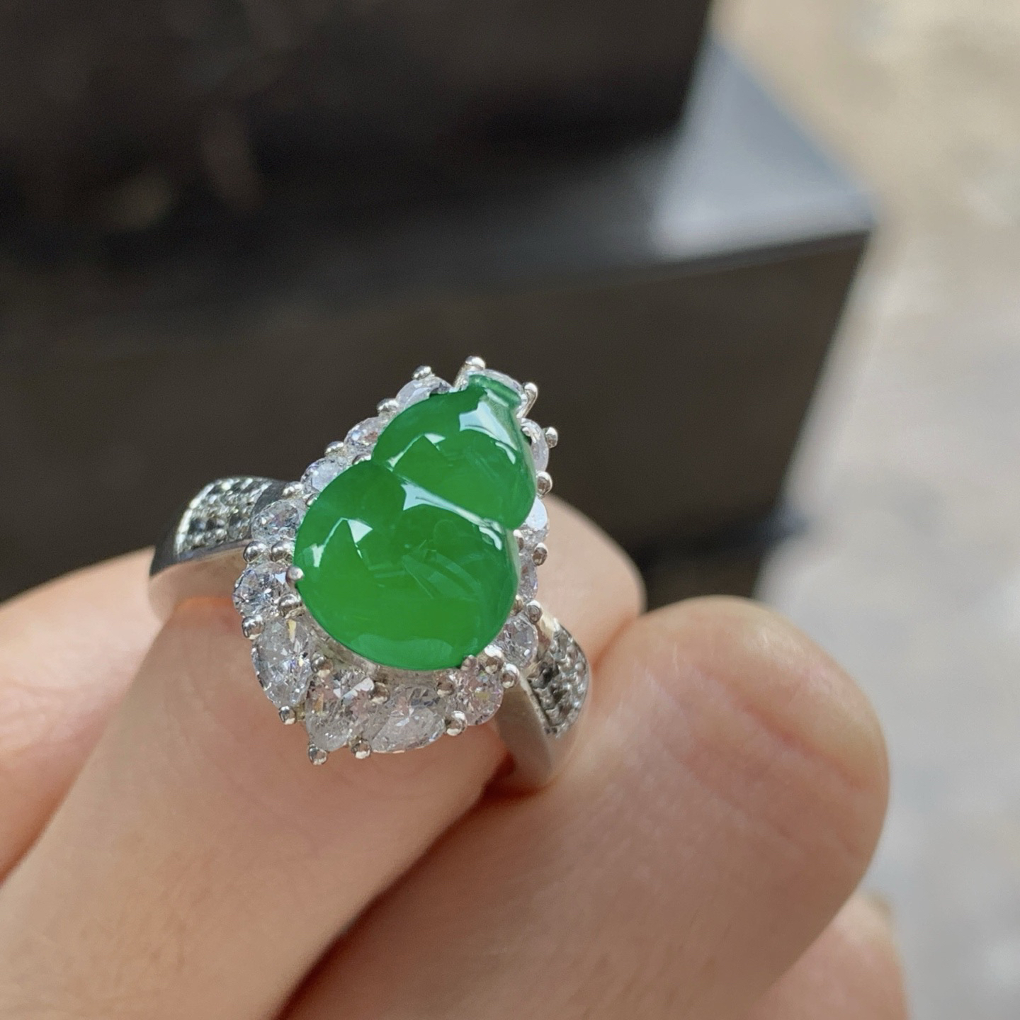 冰绿葫芦套装^_^戒指耳钉一套 铜托 鲜艳 水润