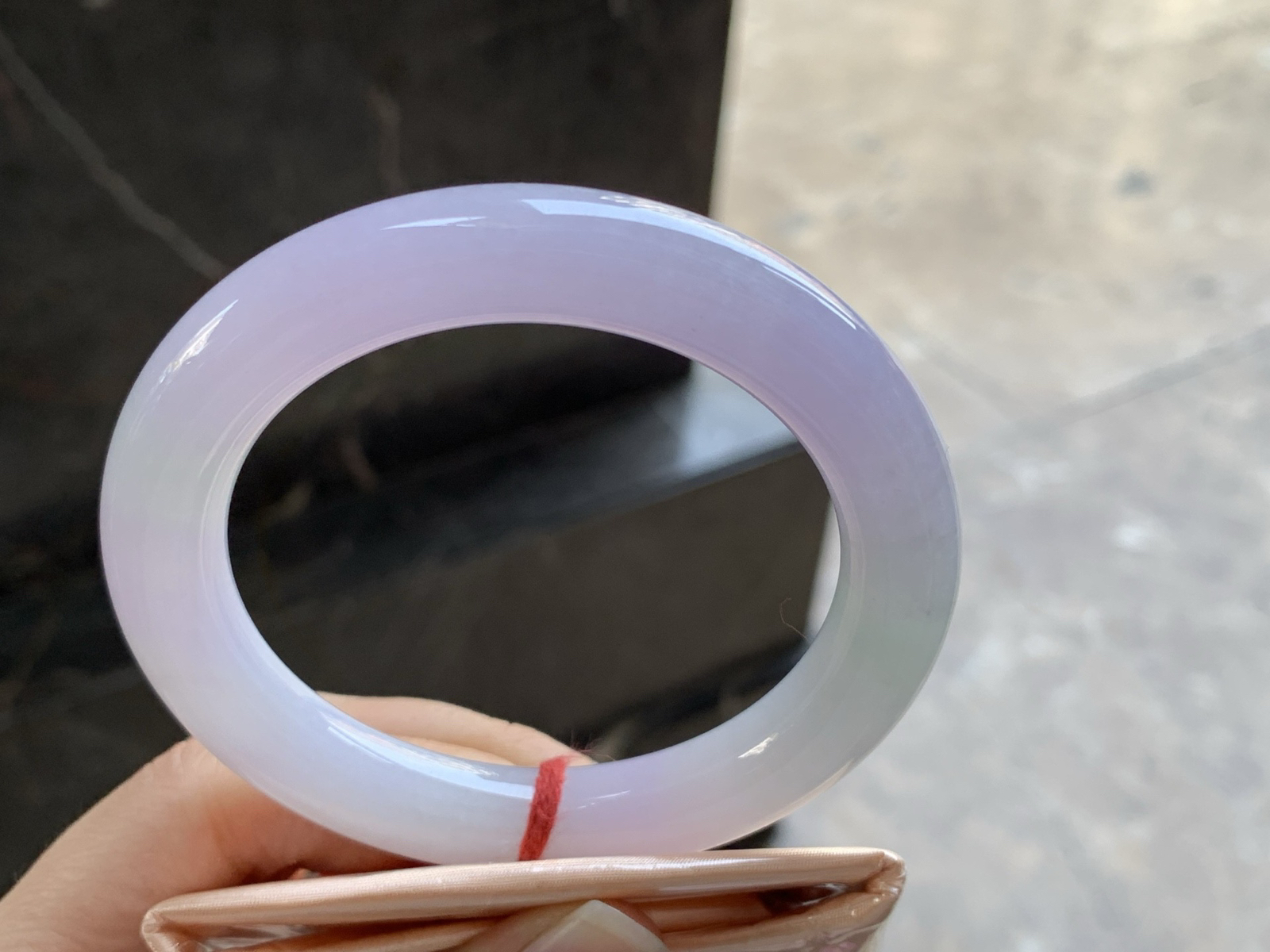 56.5-10.6

粉紫圆条手镯^_^玉质温润