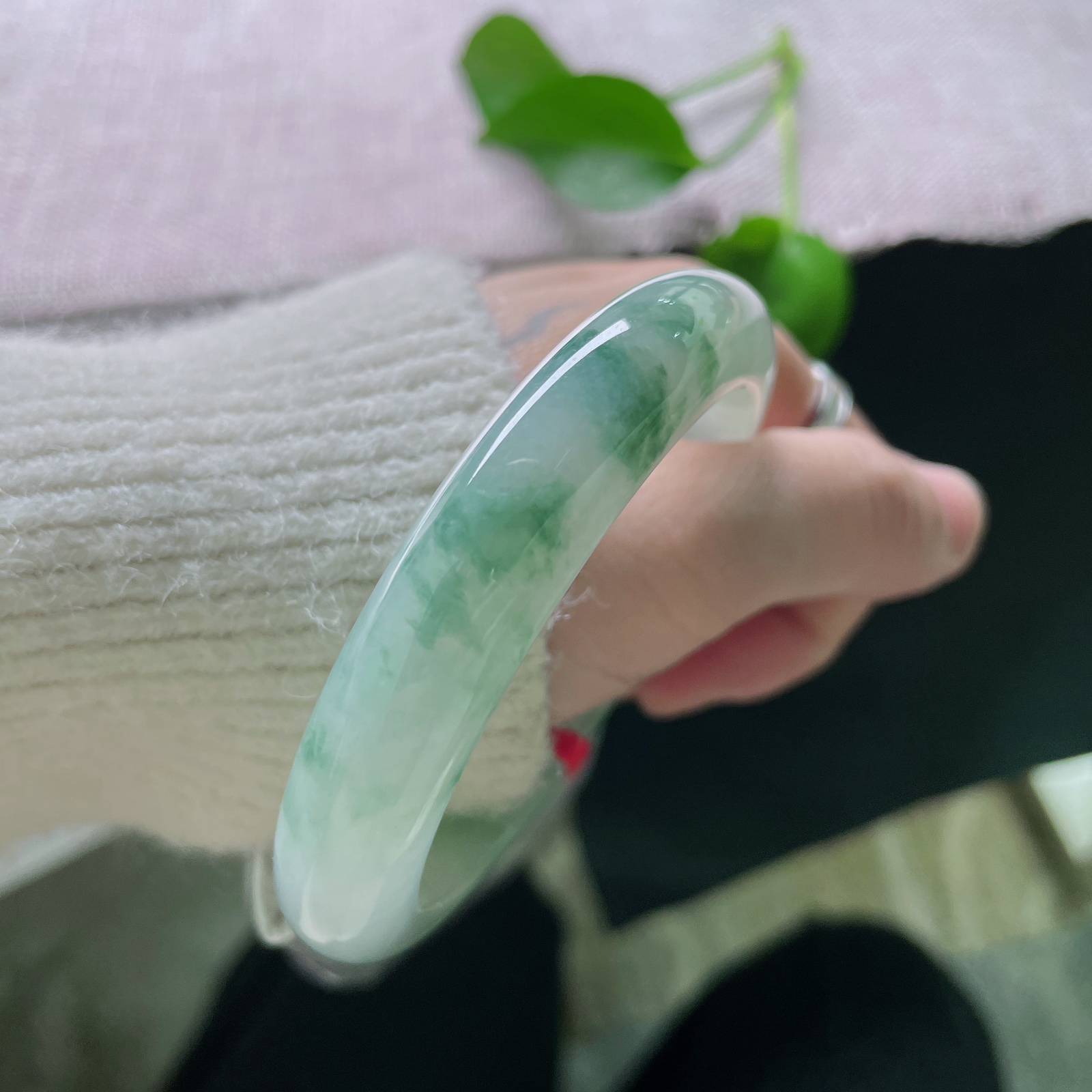 57.4/12.1/8.7飘花正圈，天然晕染，如诗如画。每一朵飘花，都是时光写给玉石的诗。ss51763a..