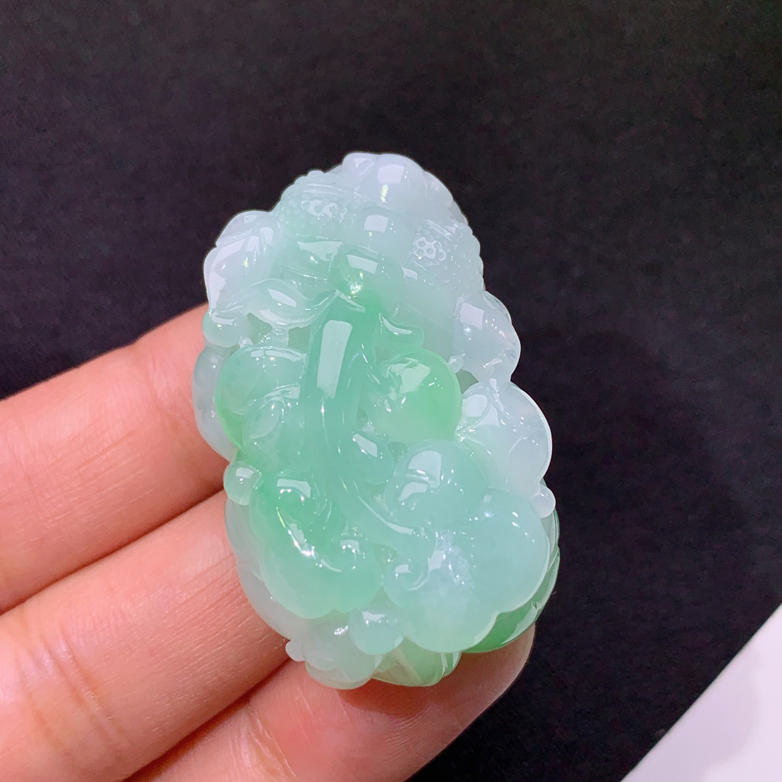 冰飘绿貔貅，厚装种老，冰润细腻，种水足，Xili 尺寸40*24.6*18