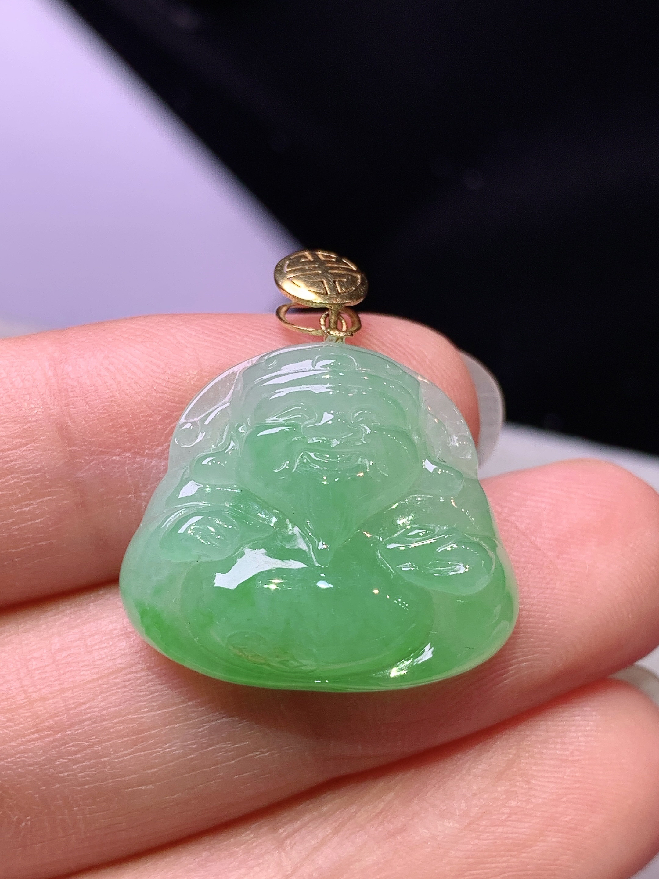 18k金镶嵌阳绿财神吊坠 玉质细腻 色泽艳丽清新 水润亮眼 整体尺寸25*21.2*5.8m1