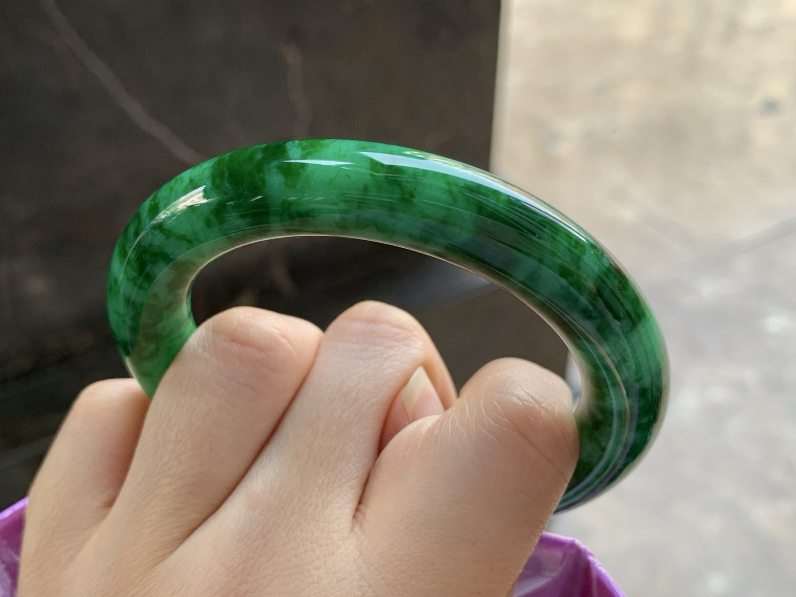 56-11

辣绿色圆条手镯^_^颜色鲜艳