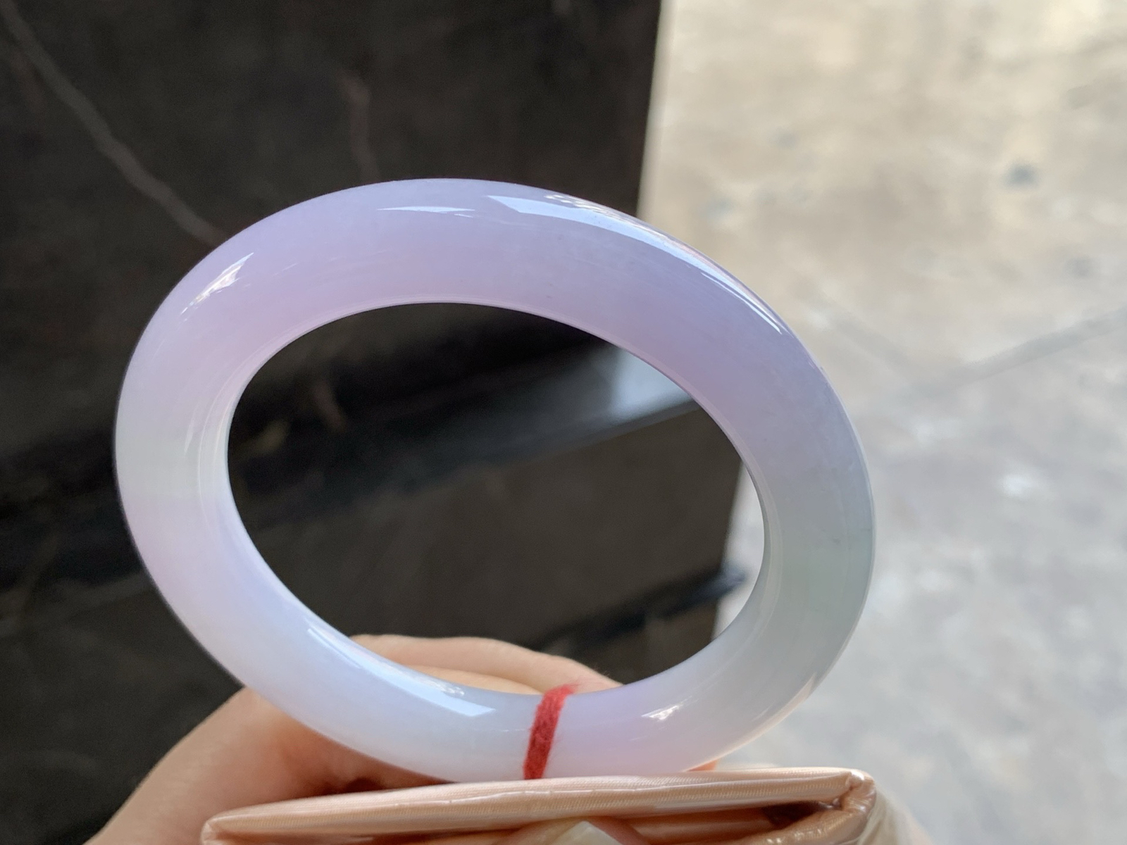 56.5-10.6

粉紫圆条手镯^_^玉质温润