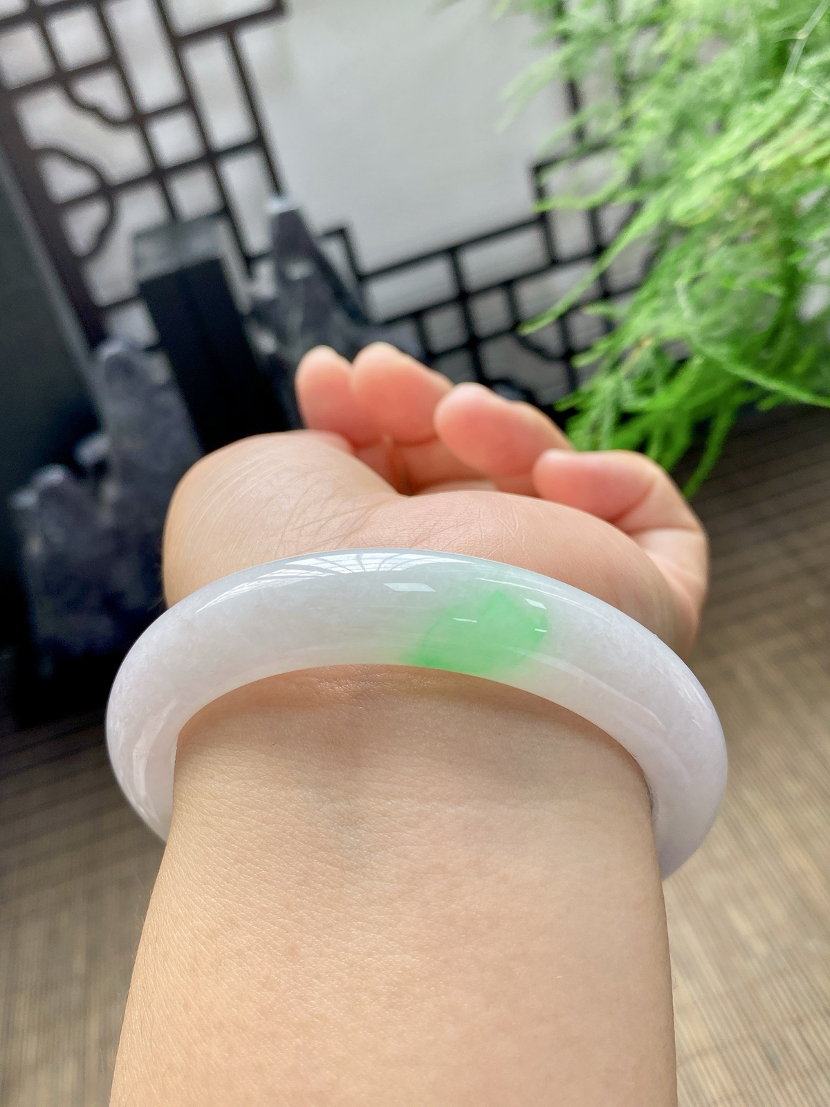 【春彩手镯】

【尺寸】57.5-8-12