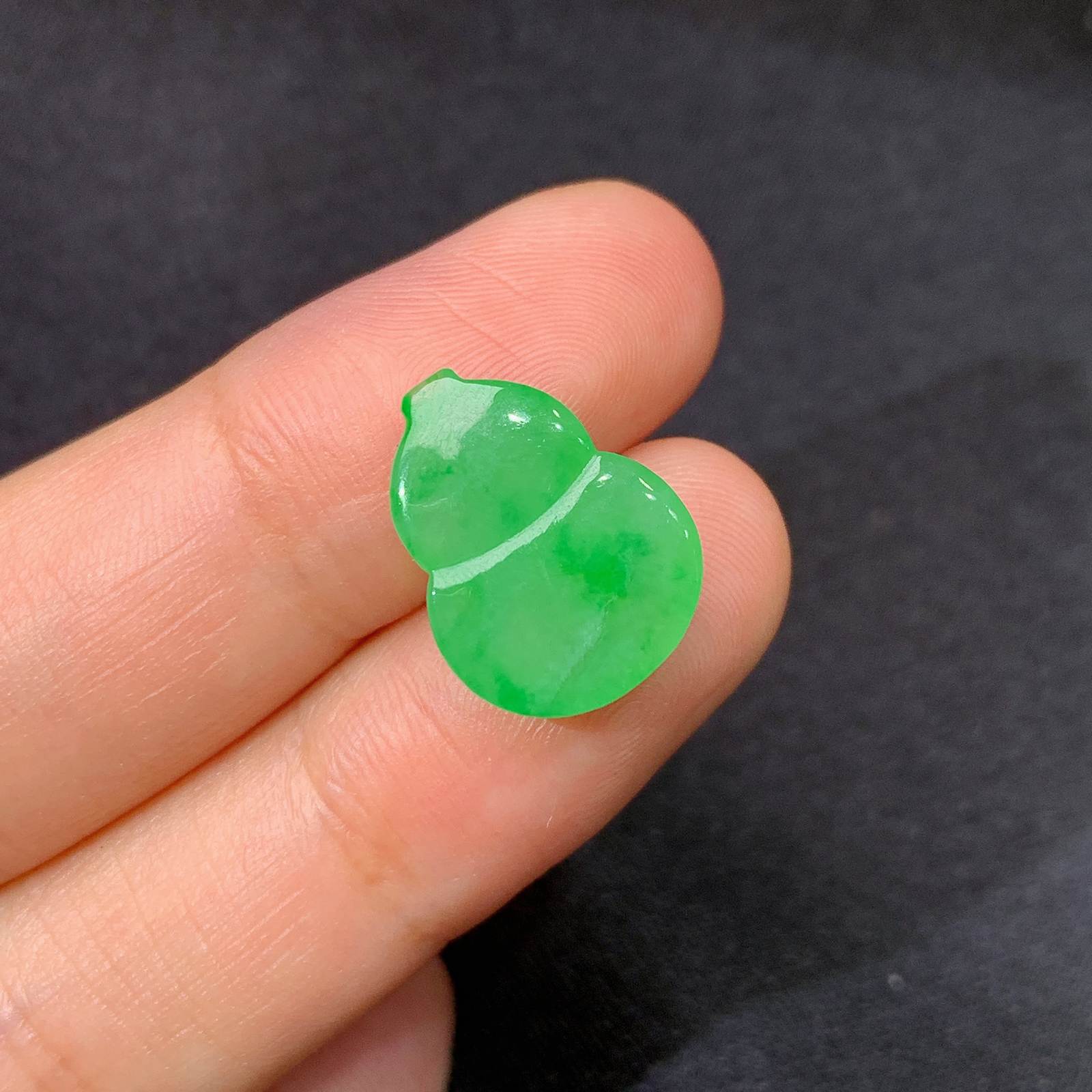 冰阳绿葫芦，镶嵌佳品，冰润色阳，种水足，Fuy 尺寸15.6*11.8*4.5