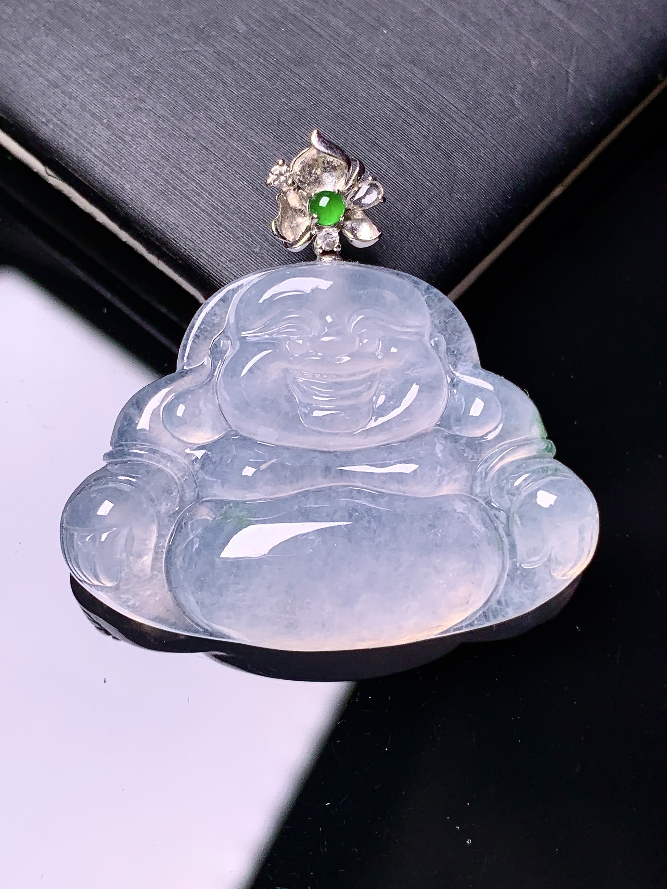 18k金钻镶嵌冰种佛公吊坠 玉质细腻 色泽艳丽清新 水润亮眼 整体尺寸30.8*32.5*5.8c1