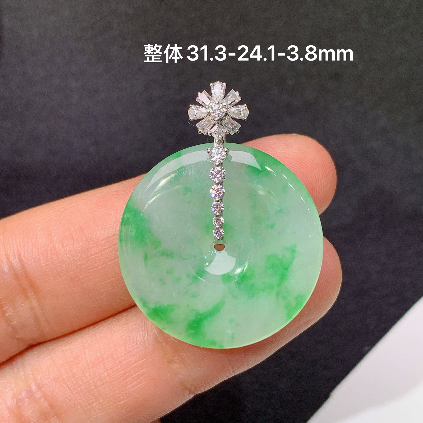 冰飘绿平安扣吊坠，18k金镶嵌，冰润细腻，色艳，种水足，Sk 尺寸31.3*24.1*3.8