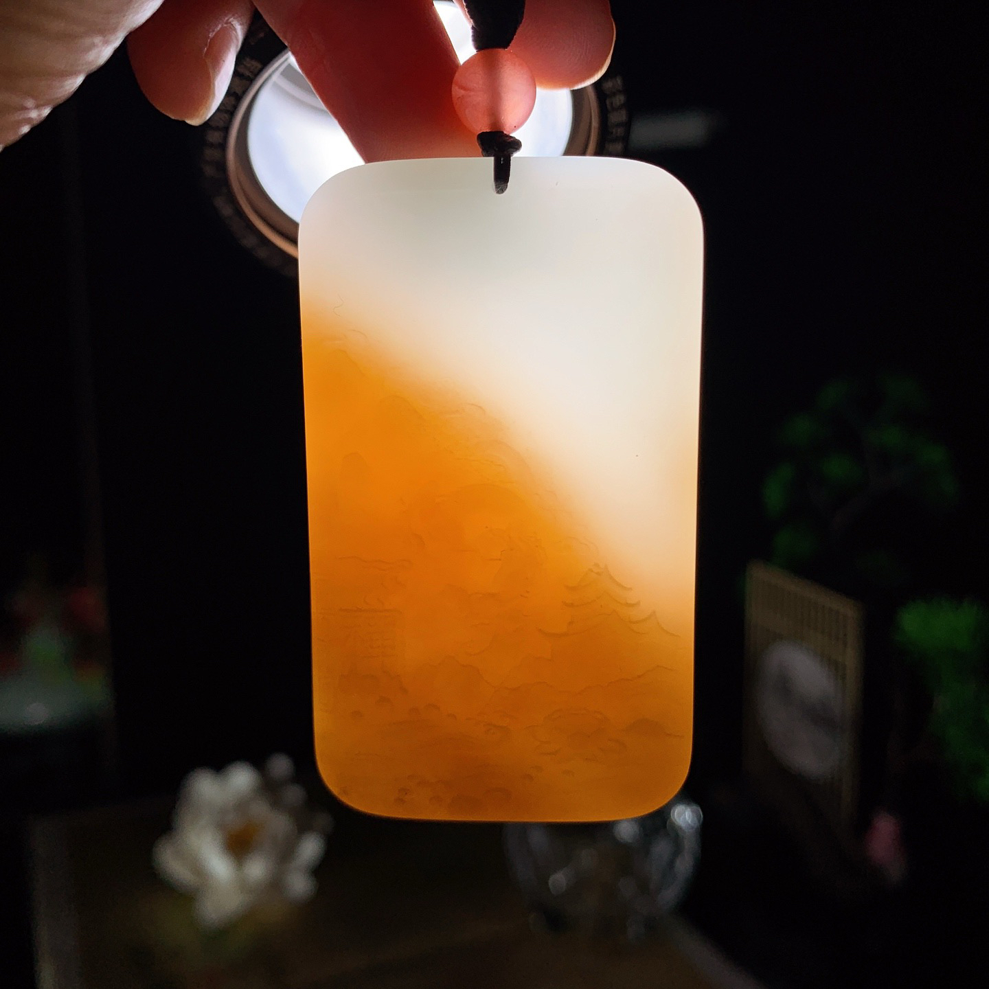 新疆和田玉且末糖送子观音挂件 尺寸61/36/8重53.5克！玉质细腻油润 底色纯净 脂粉好，品质好。lt260422