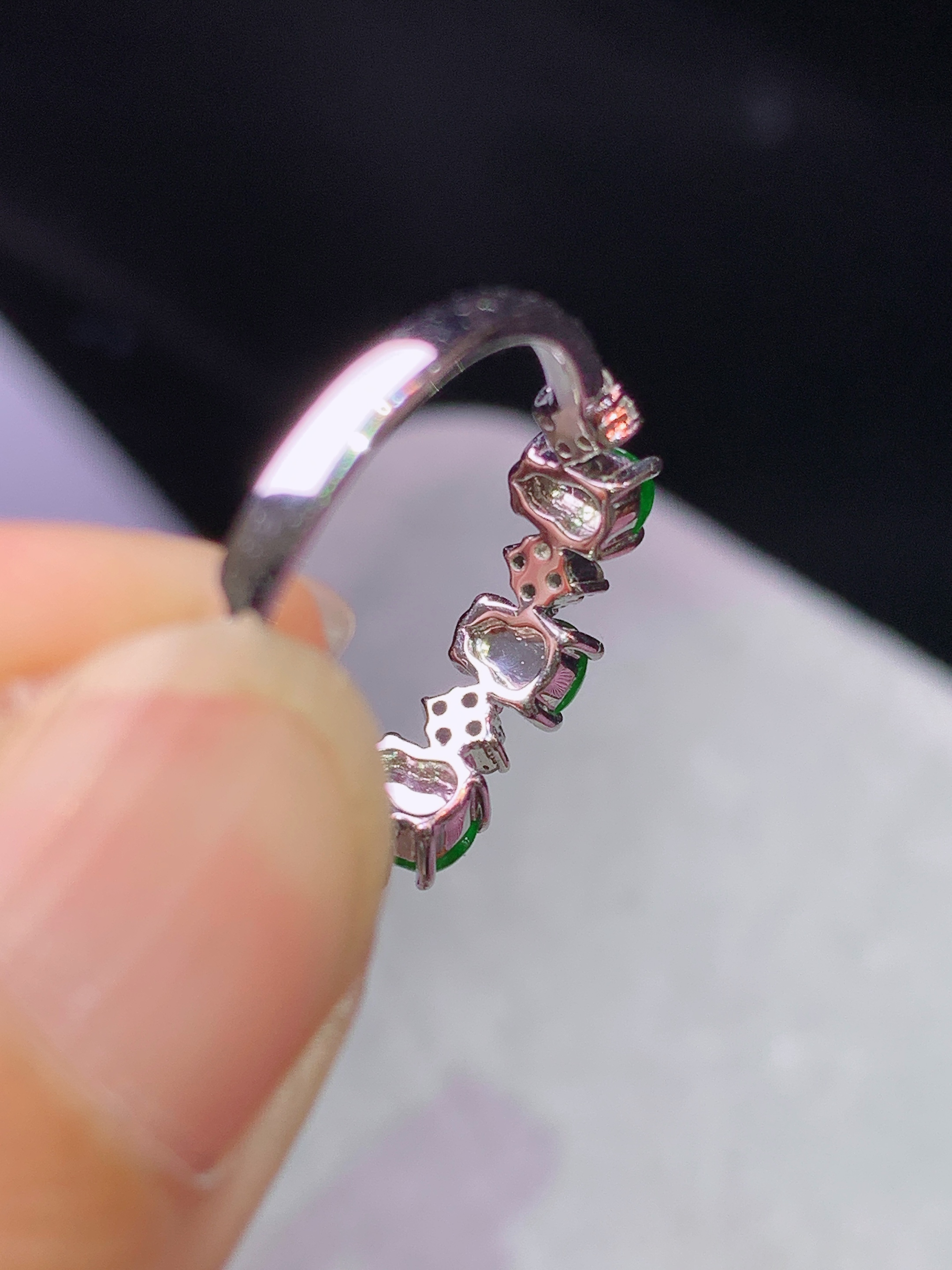 18k金钻镶嵌冰阳绿葫芦戒指 玉质细腻 色泽艳丽清新 水润亮眼 圈口13.5 裸石尺寸4.3*3.2f1