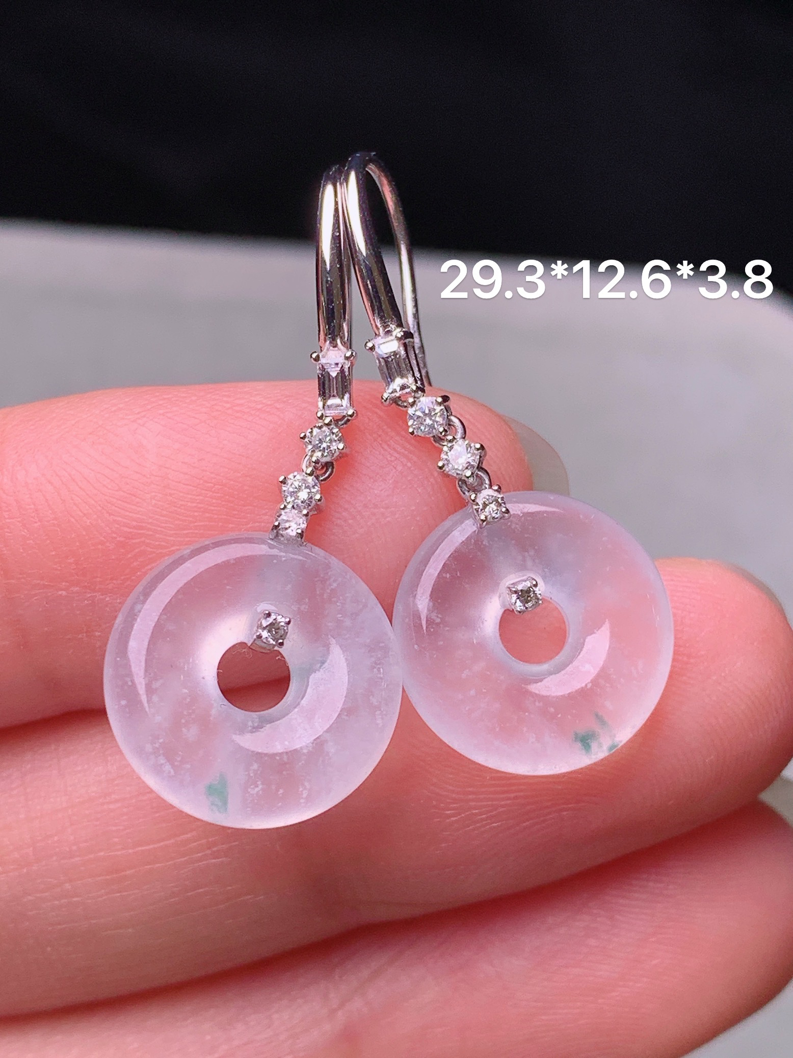 18k金钻镶嵌冰种平安环耳坠 玉质细腻 色泽艳丽清新 水润亮眼 整体尺寸29.3*12.6*3.8m5