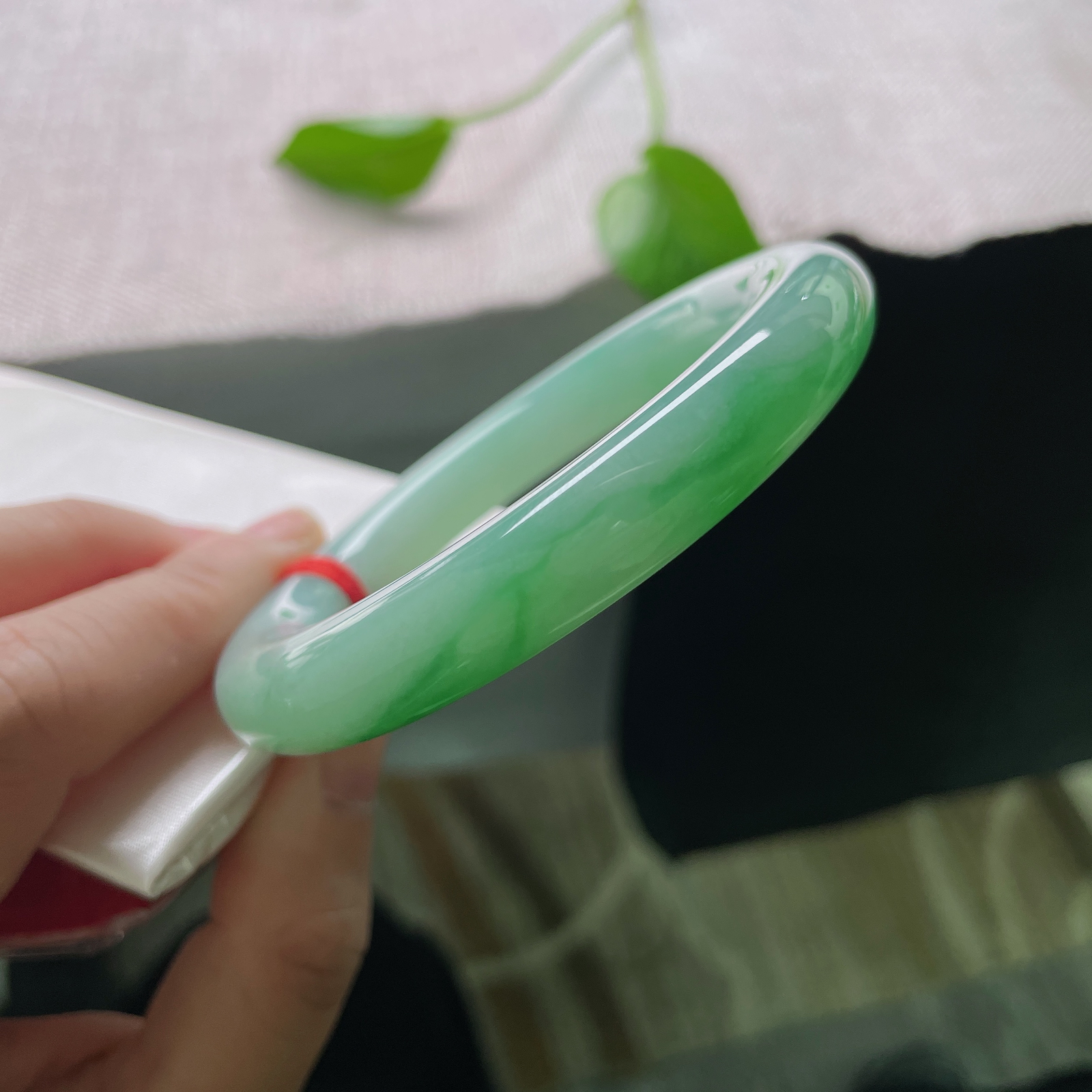 56.4/11，阳绿圆条，春色满园，水润，版型好，耐看，传承之美ss51777a