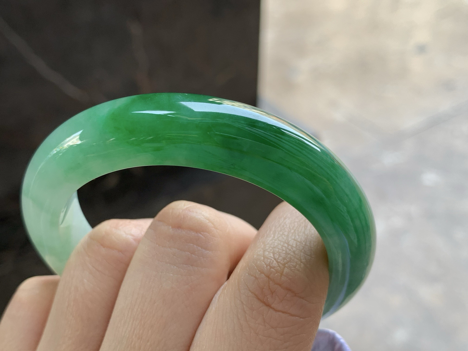 53-12.3-9

辣绿色手镯^_^颜色鲜艳 浓郁