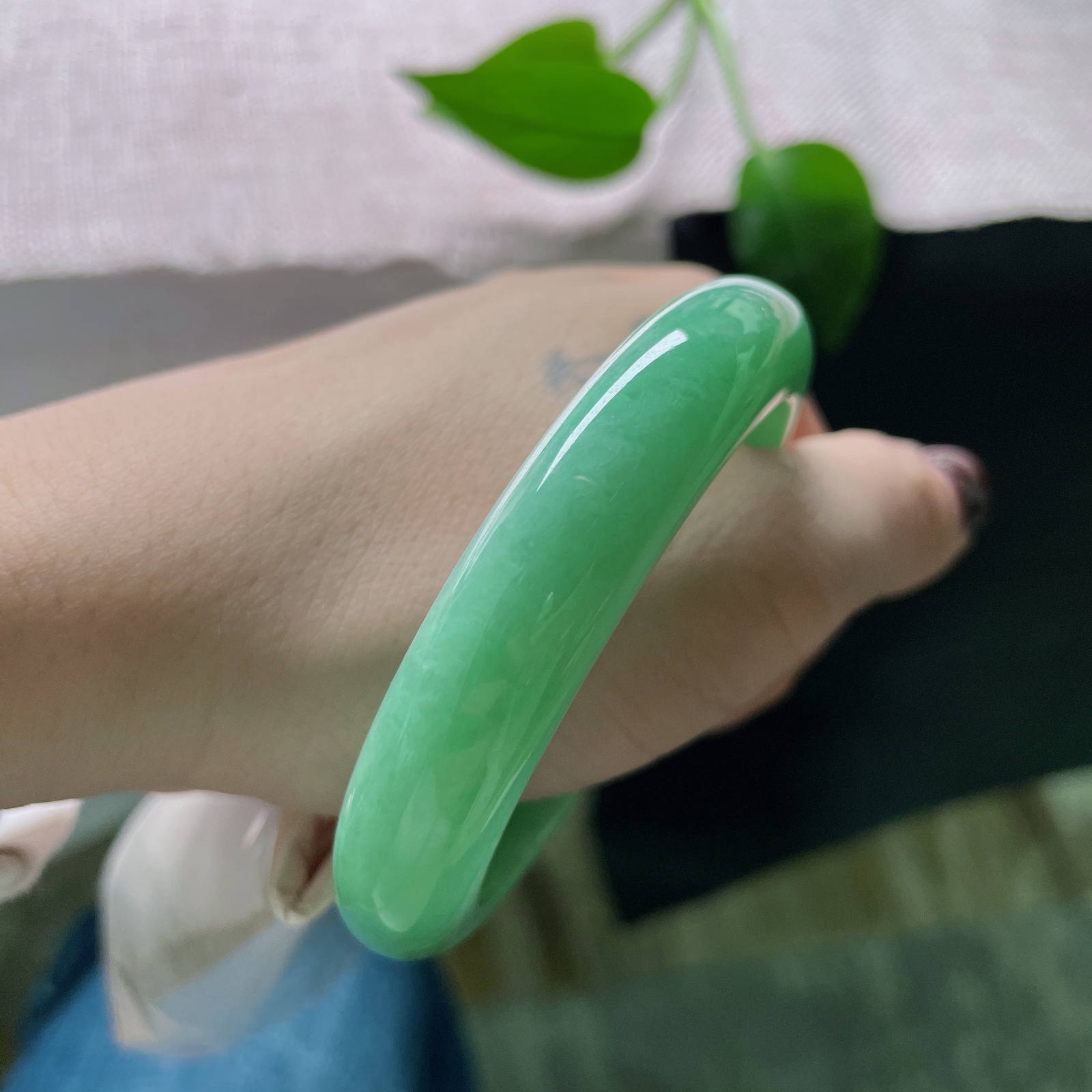 53.6/12.1/8.4，苹果绿正圈，青翠夺目，细润，腕泊青山，袖笼翠色。皮纹，ss51756a..