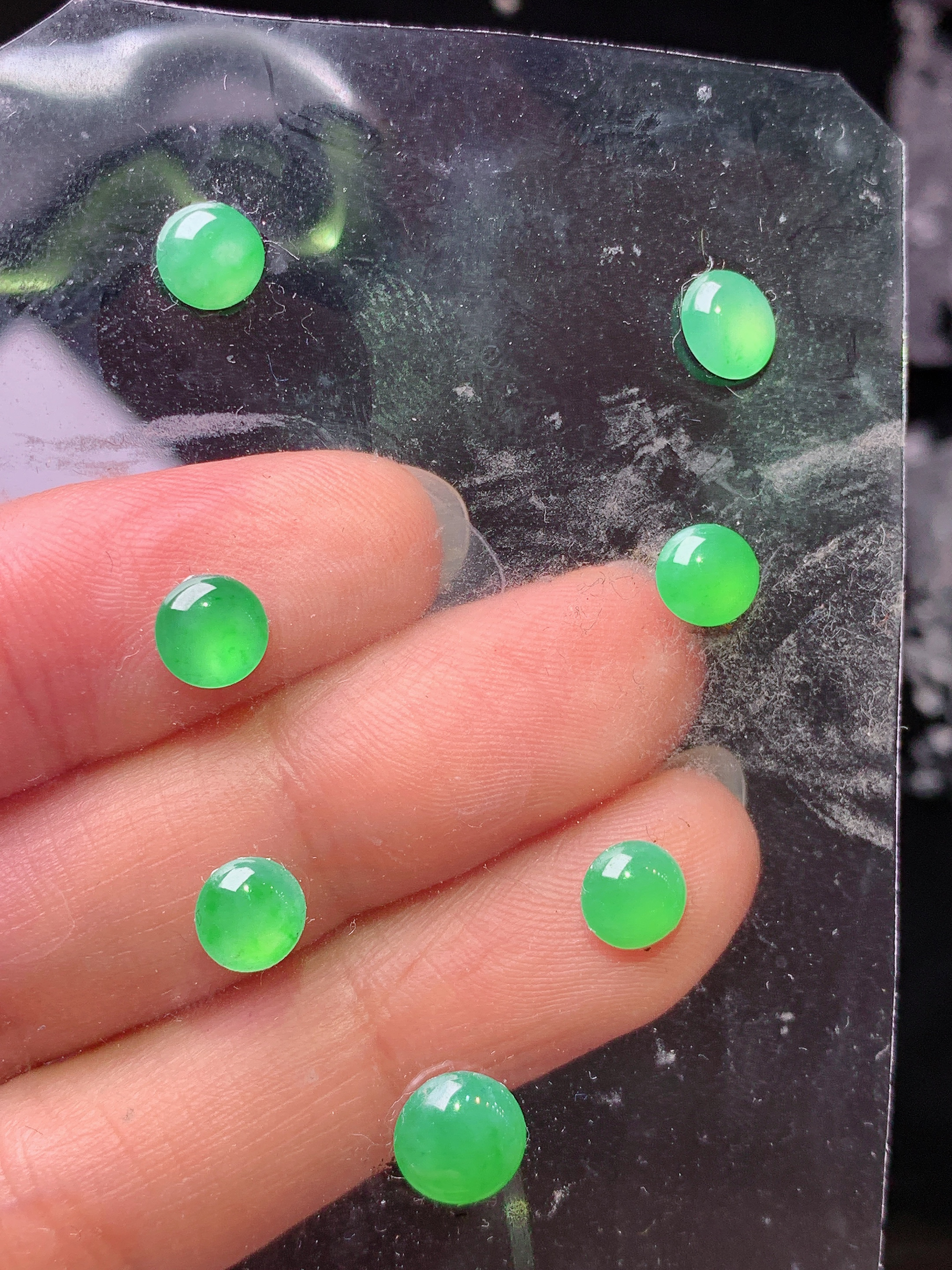 镶嵌款 冰阳绿蛋面一手 玉质细腻 色泽艳丽清新 水润亮眼 整体尺寸6.8*2.6L2