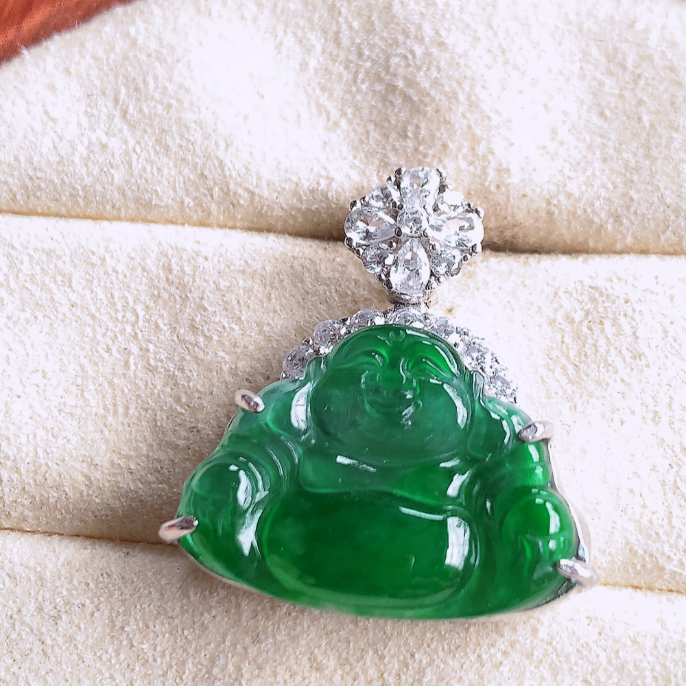 冰润精雕925银佛公吊坠，法相端庄大气，工艺精湛，种色浓郁，细腻饱满冰润，种老水足，收藏佳品，佩戴大气  W   502-422尺寸：15.3-21.6-7.8mm裸石尺寸：14.5-18.2mm