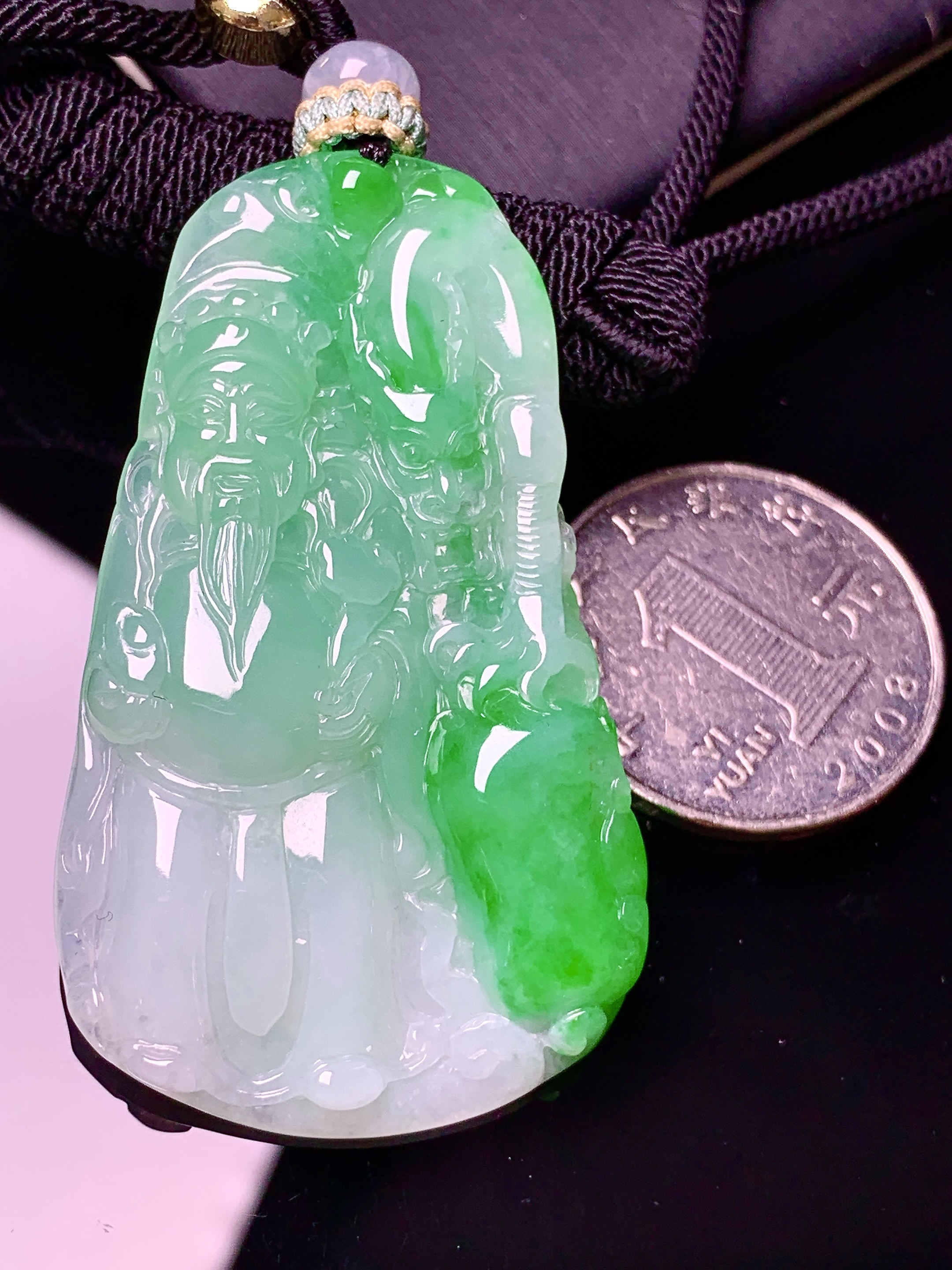 飘绿财神吊坠 玉质细腻 色泽艳丽清新 水润亮眼 整体尺寸 53*31*5.8w1
