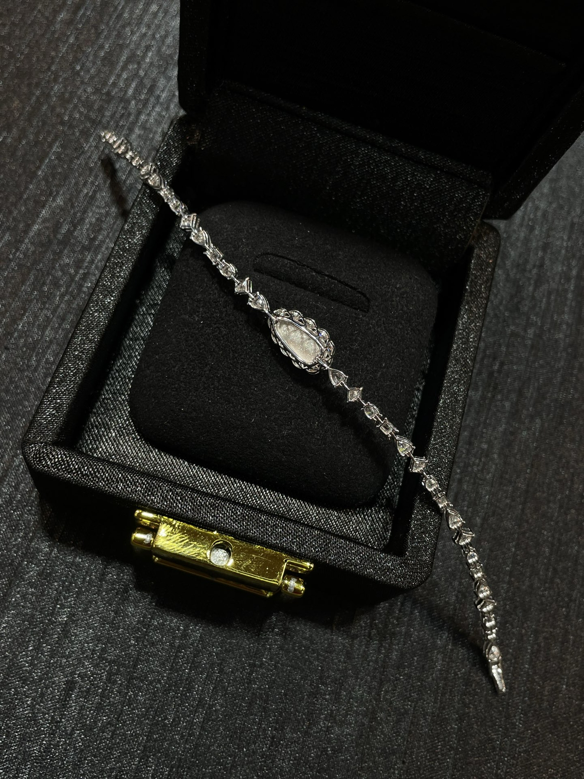 高冰 阳绿 起光 小福豆手链

18k金培育钻镶嵌 厚金