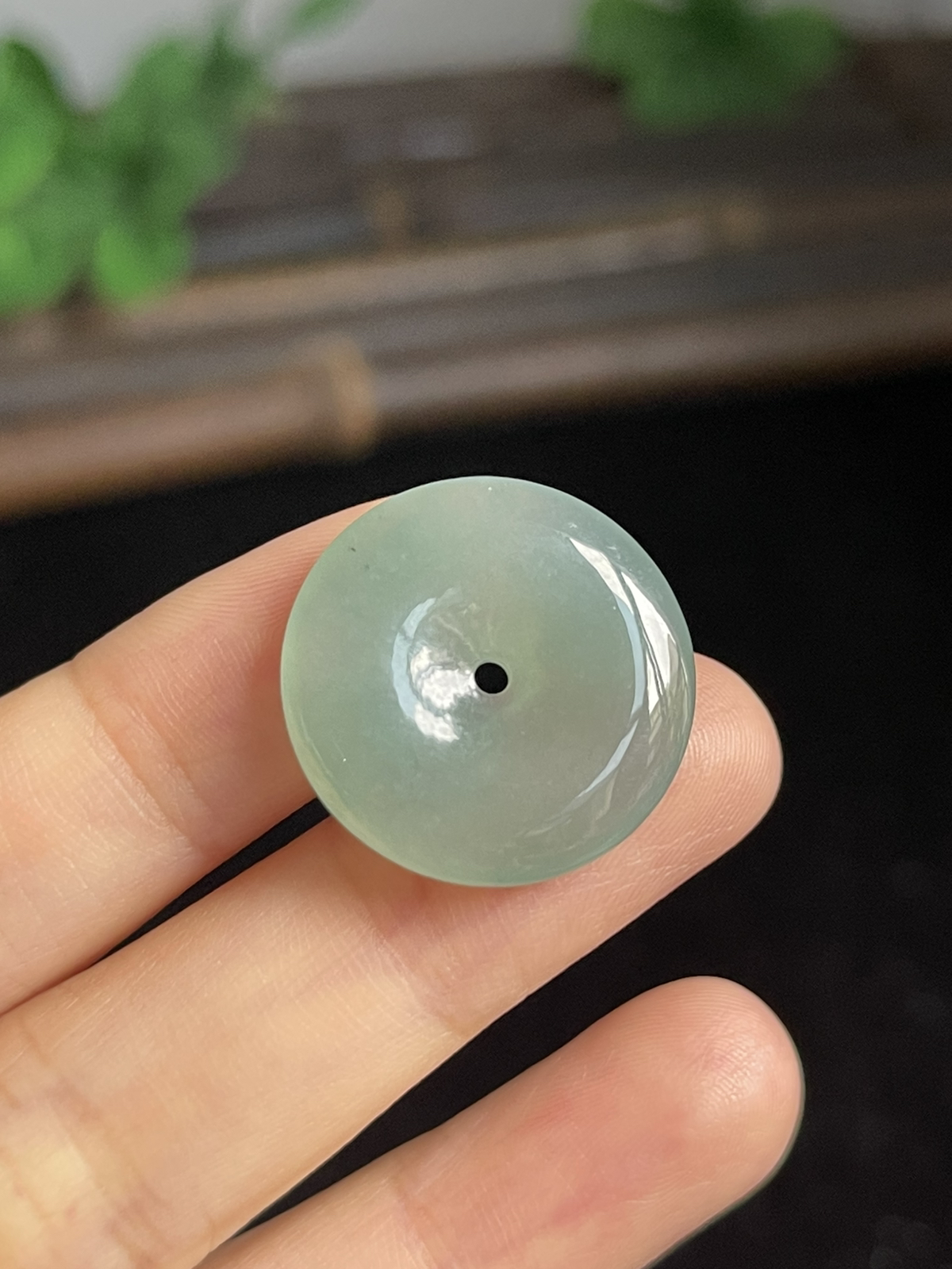 翡翠冰糯种淡绿色平安扣