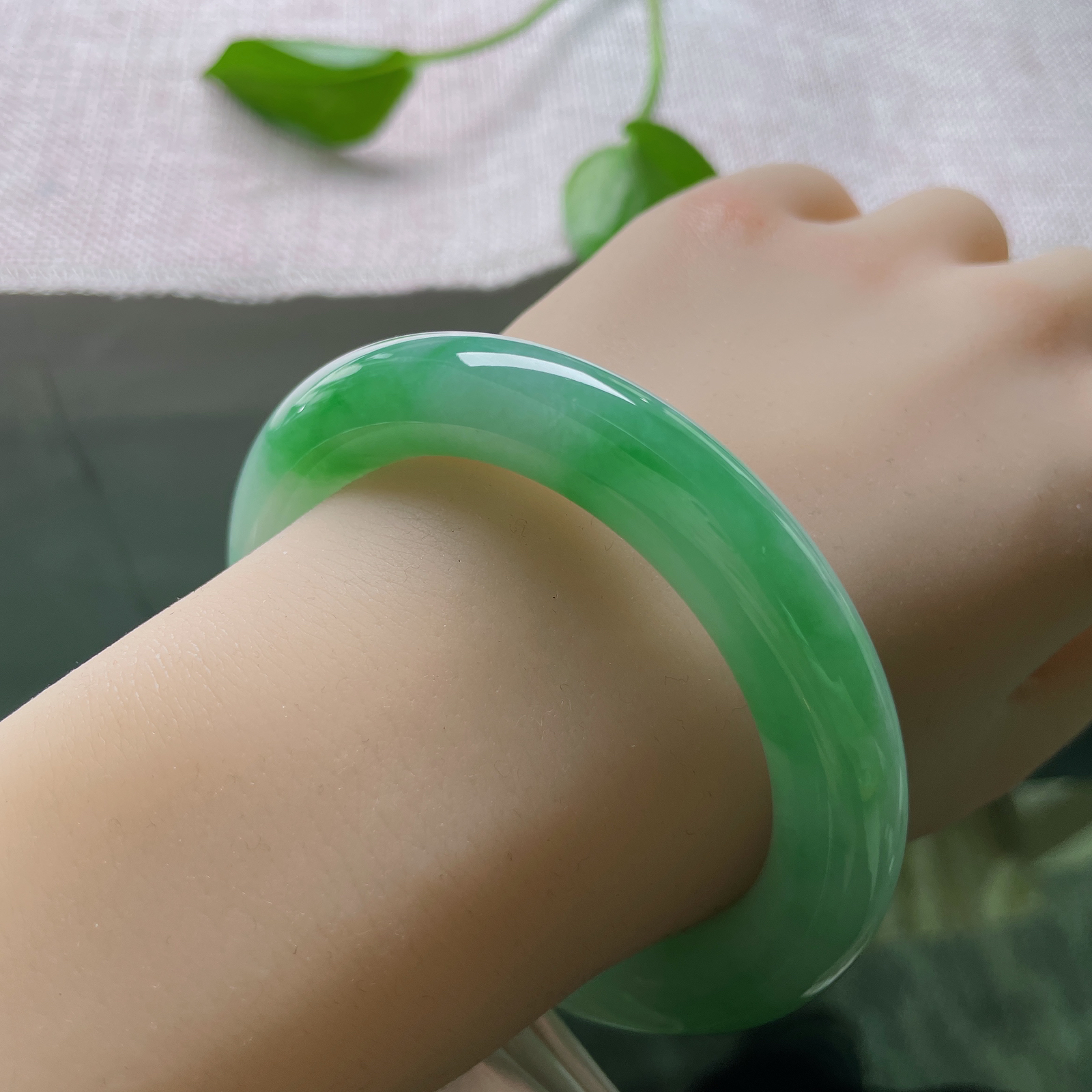 56.4/11，阳绿圆条，春色满园，水润，版型好，耐看，传承之美ss51777a