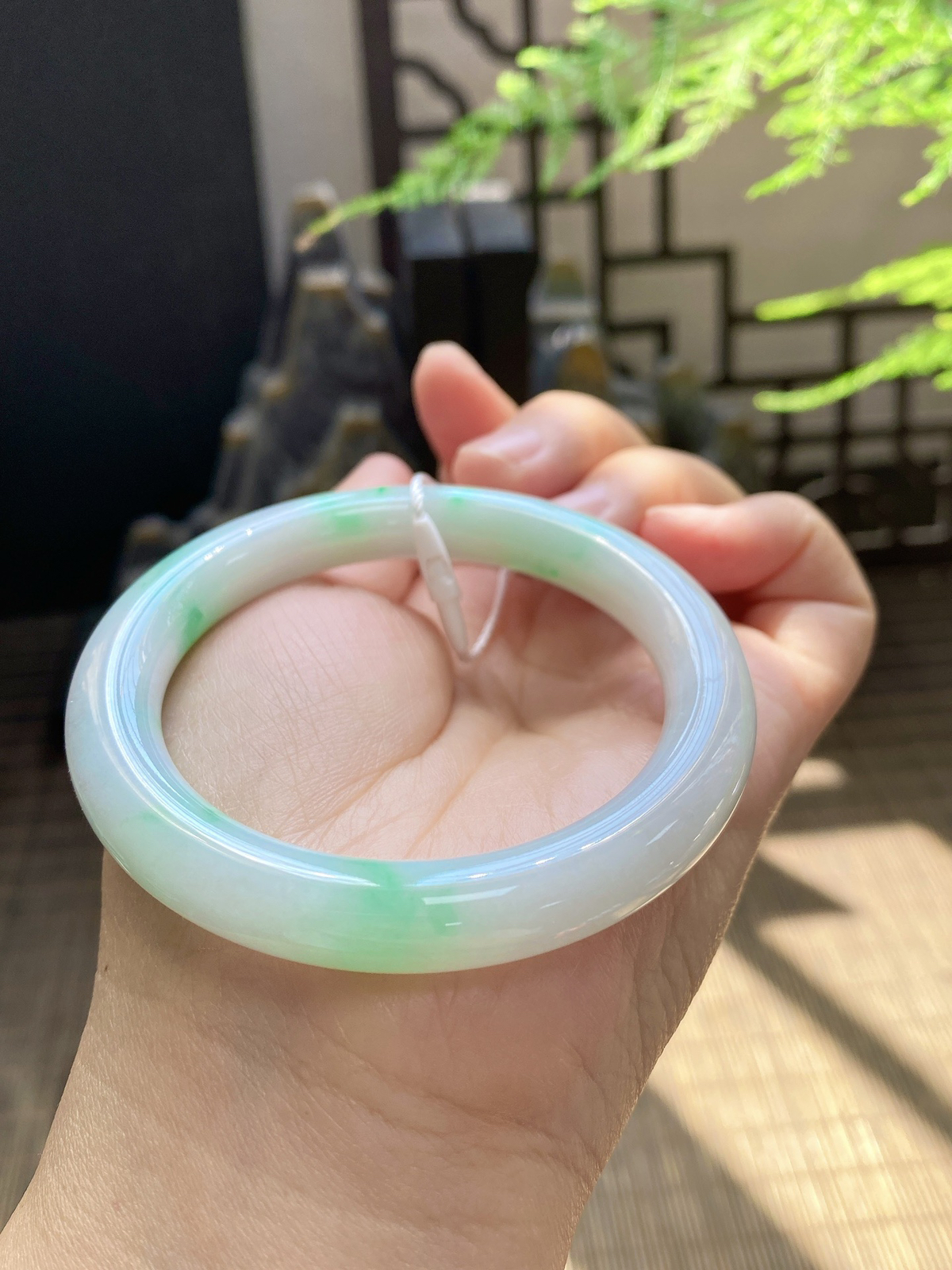 【白底青圆条手镯】

【尺寸】53.1-9-9