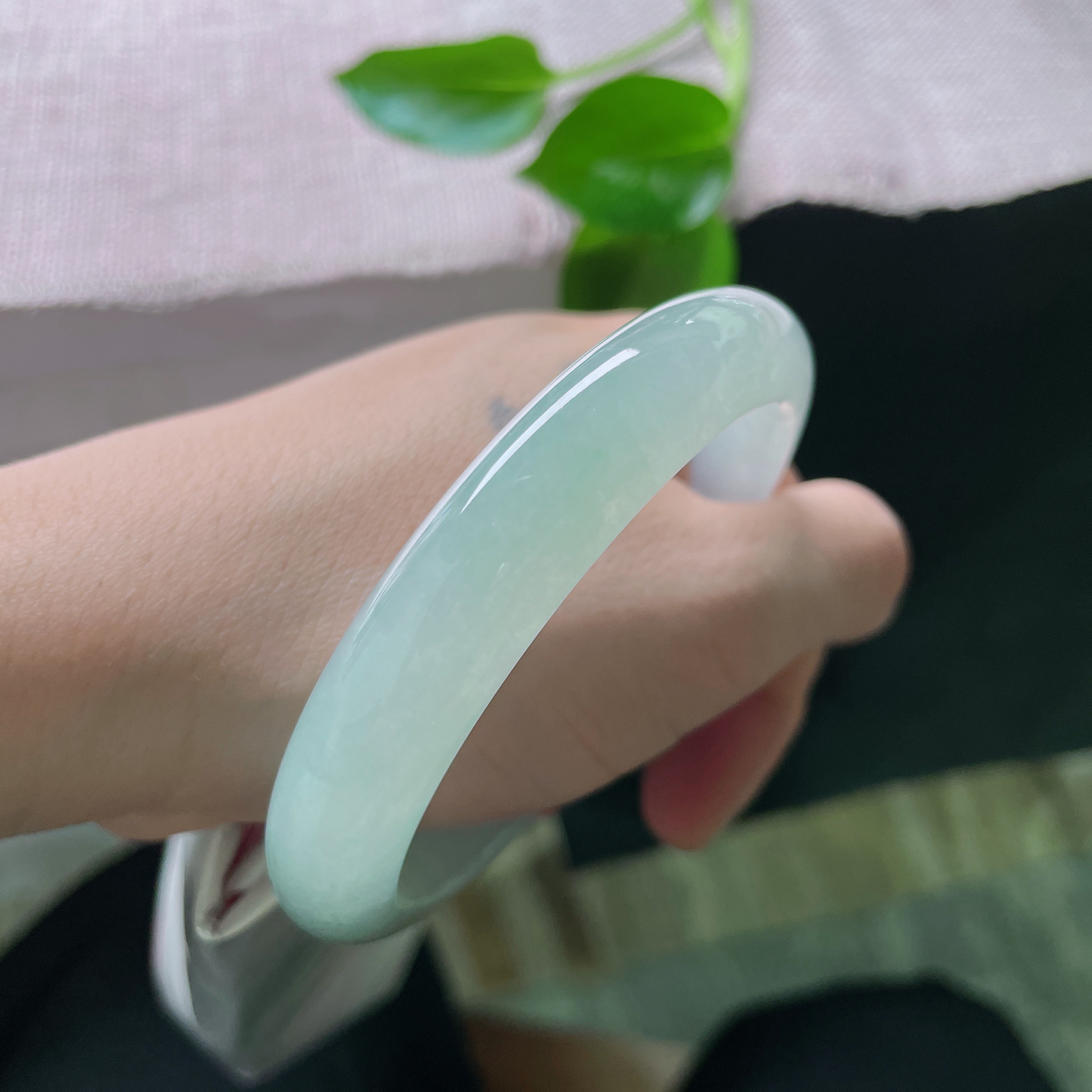 59.5/12.2/8.5冰春彩正圈，冰润细腻，渐变之色，晶莹剔透，清雅，贵气..