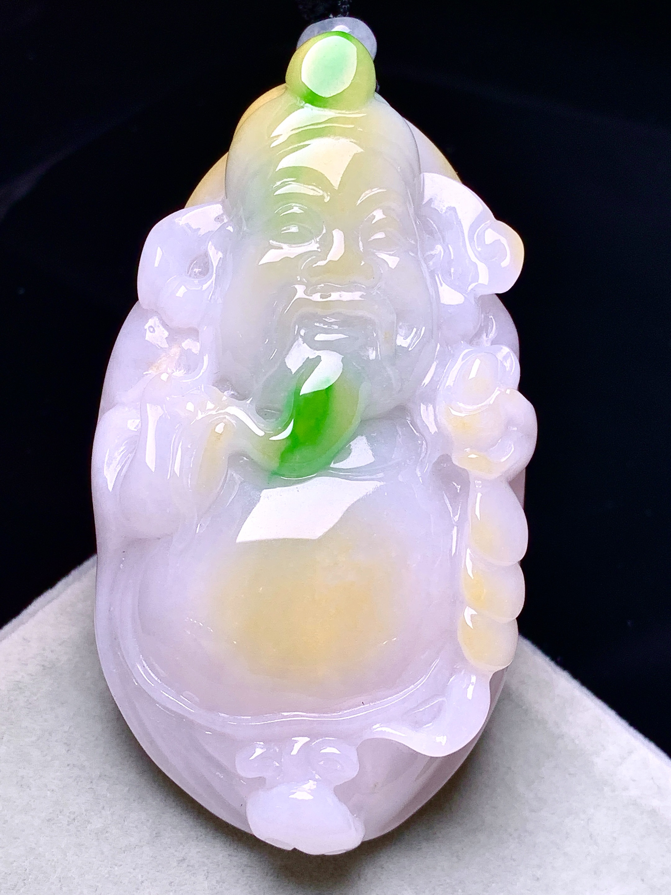 飘黄绿翡财神吊坠 玉质细腻 色泽艳丽清新 水润亮眼 整体尺寸65.5*36.6*16.6w1