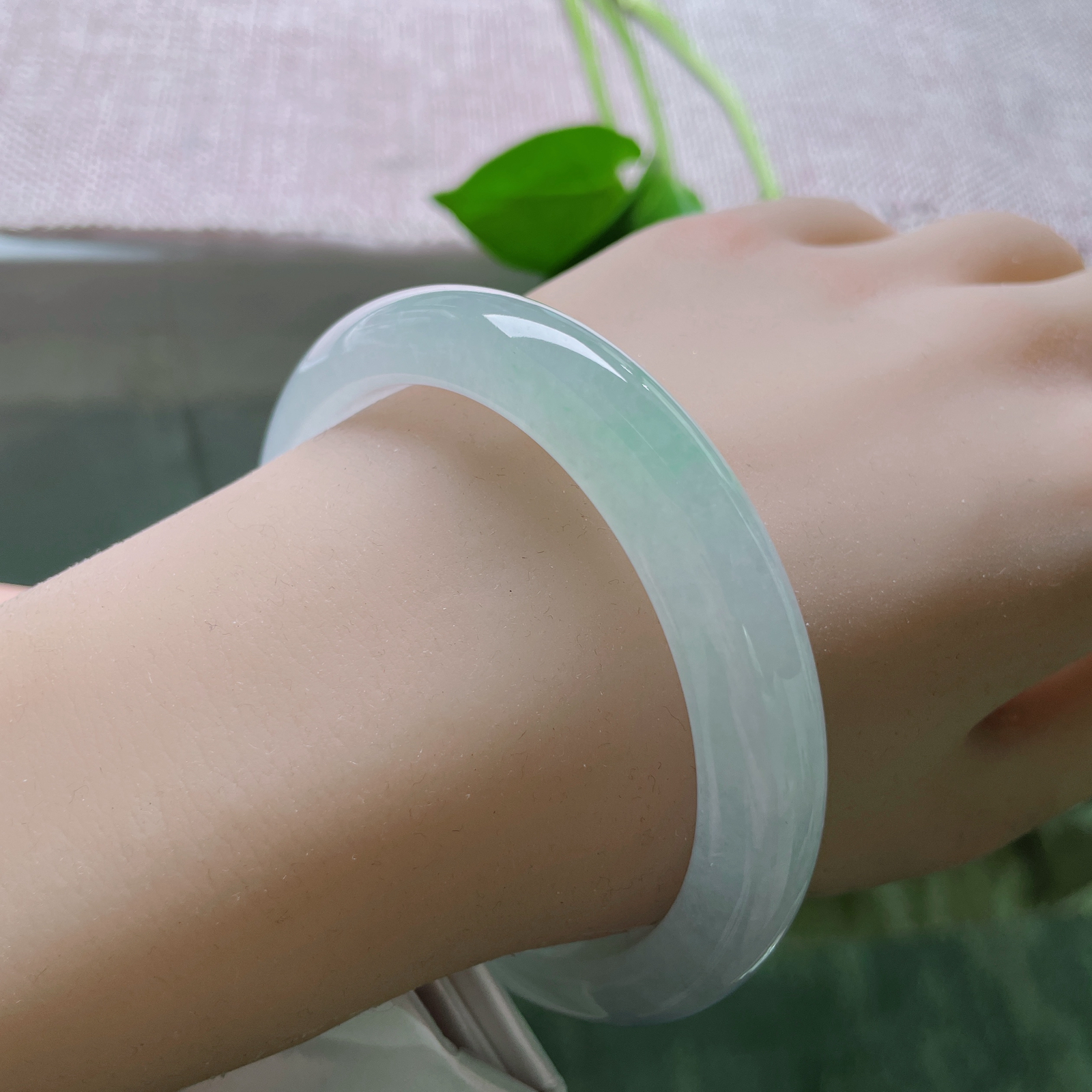 59.7/11.2/8.7，冰春彩正圈。韵味悠长，像晨雾里未醒的丁香，烂漫天真..