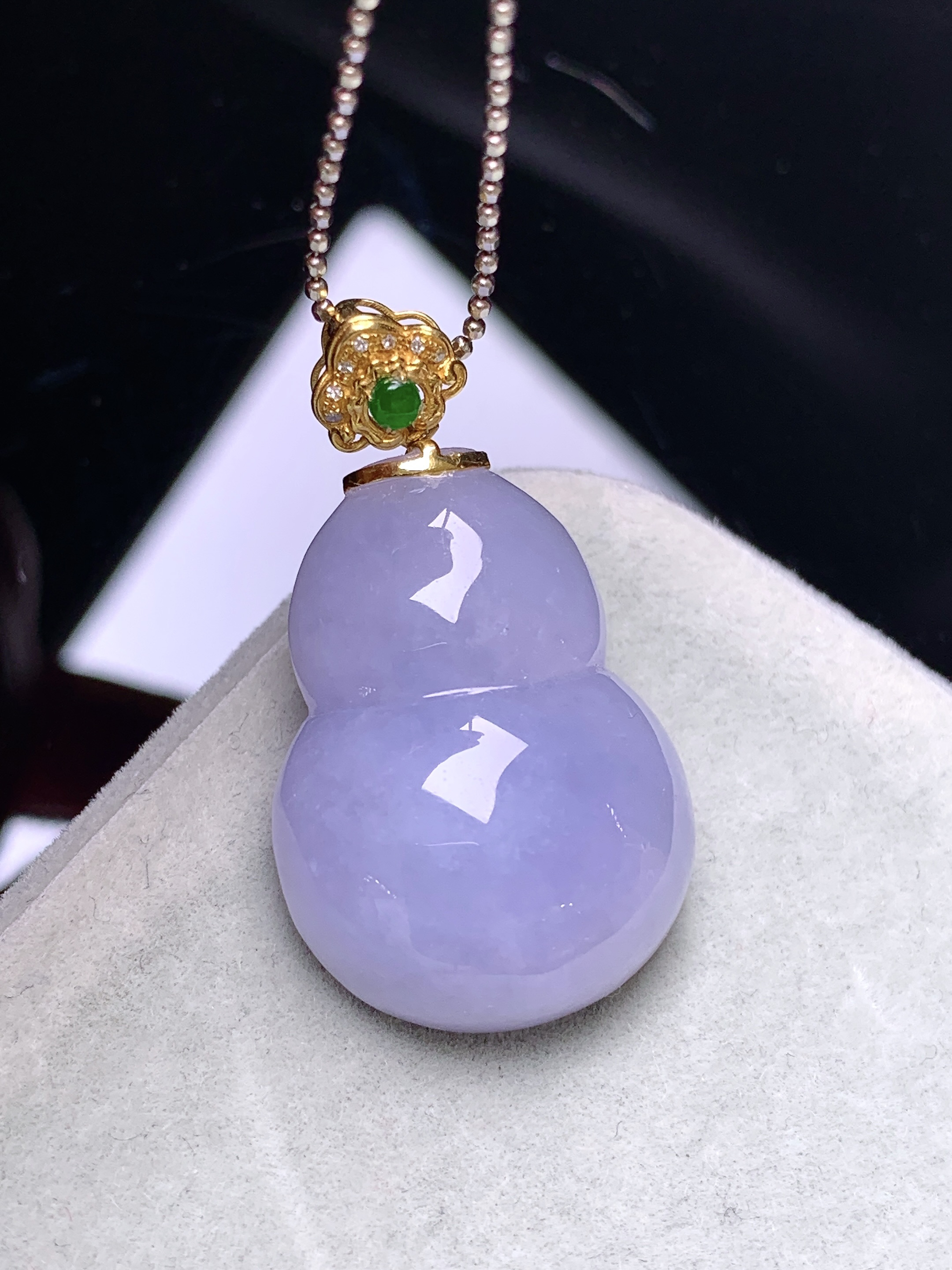 18k金镶嵌紫罗兰葫芦吊坠 玉质细腻 色泽艳丽清新 水润亮眼 整体尺寸32.3*18*8.5L4