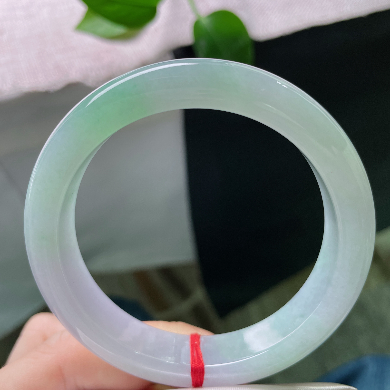 57.7/12.7/8.9，冰春彩正圈，冰为骨，春为魂，彩作魄。 紫气东来，翠色西至，富贵天成。ss