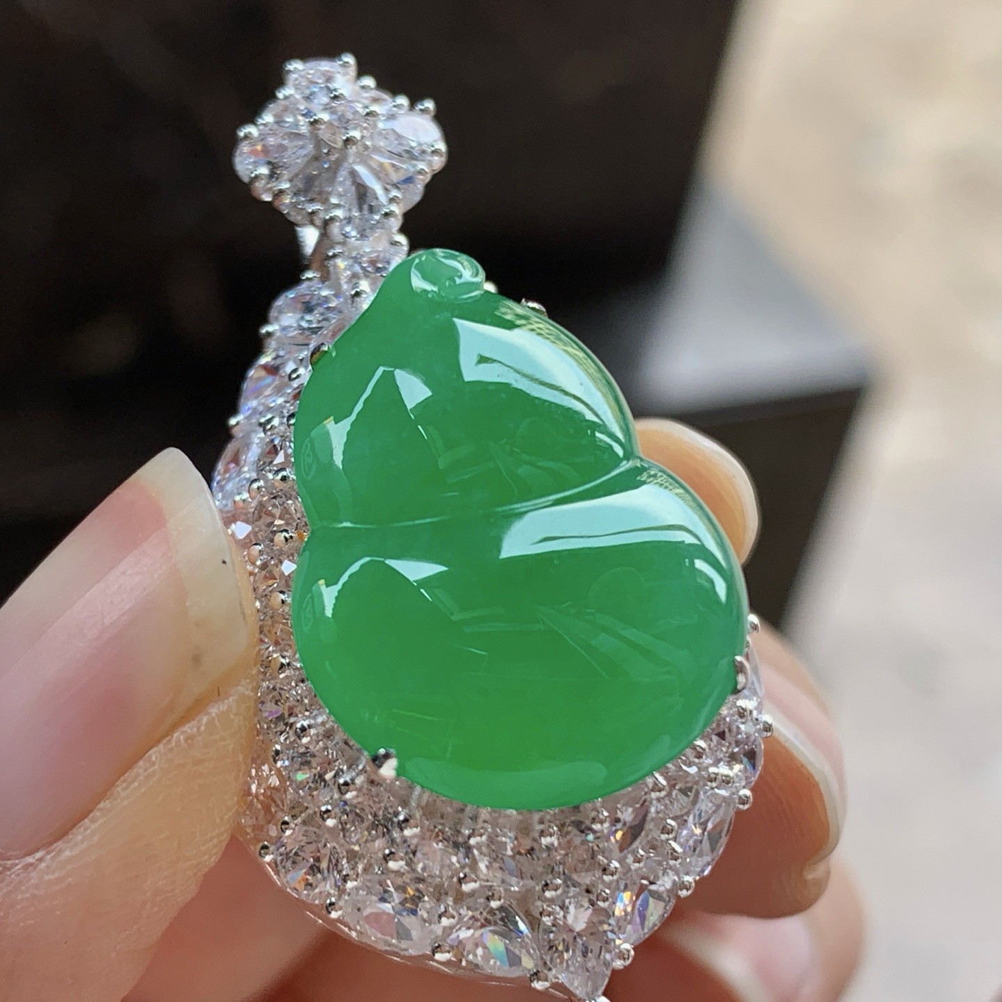 铜托镶嵌 阳绿色葫芦^_^色阳 饱满 种色好