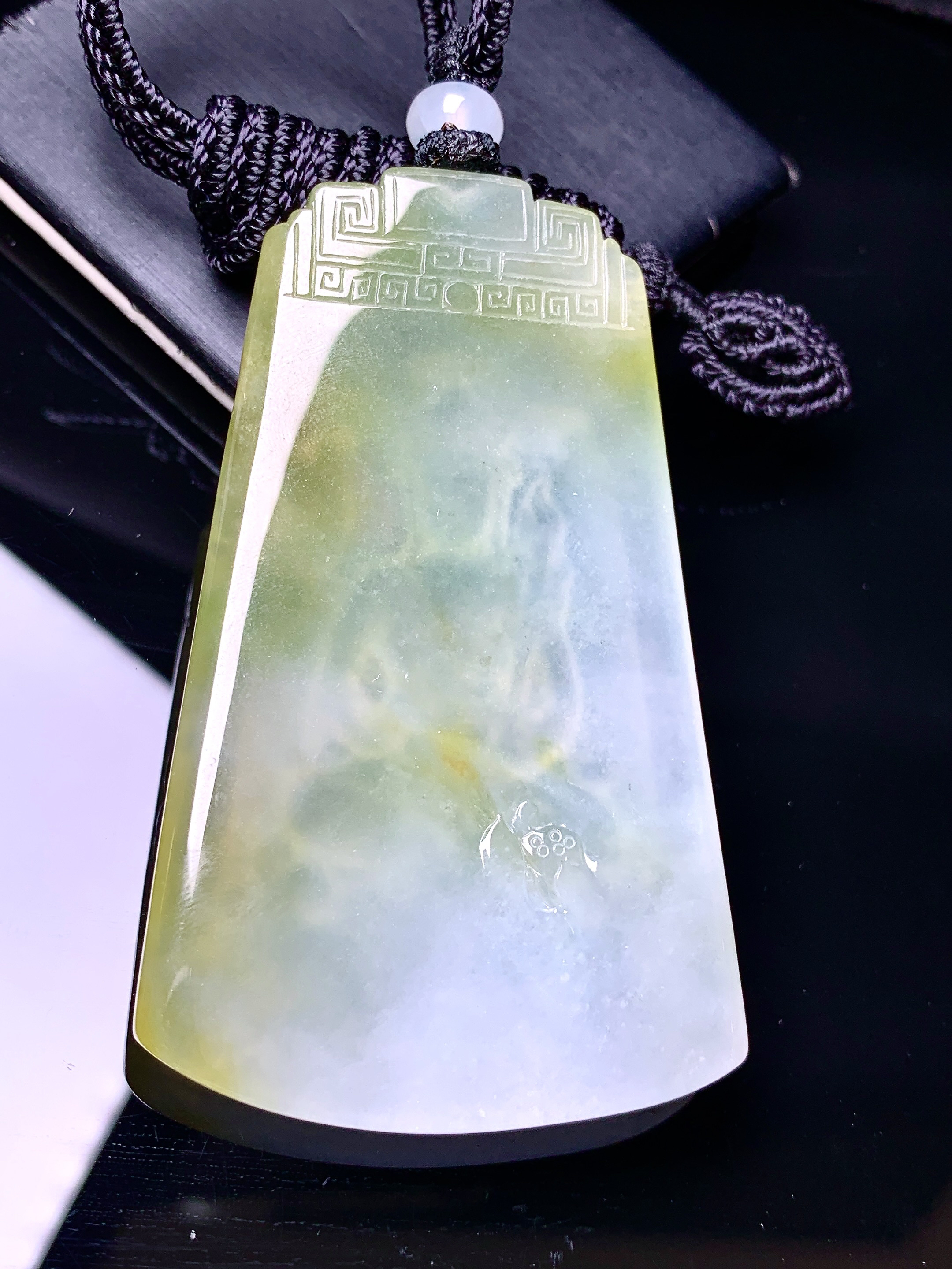 冰飘黄翡大势至观音菩萨吊坠 玉质细腻 色泽艳丽清新 水润亮眼 整体尺寸67.8*41*5.8L1