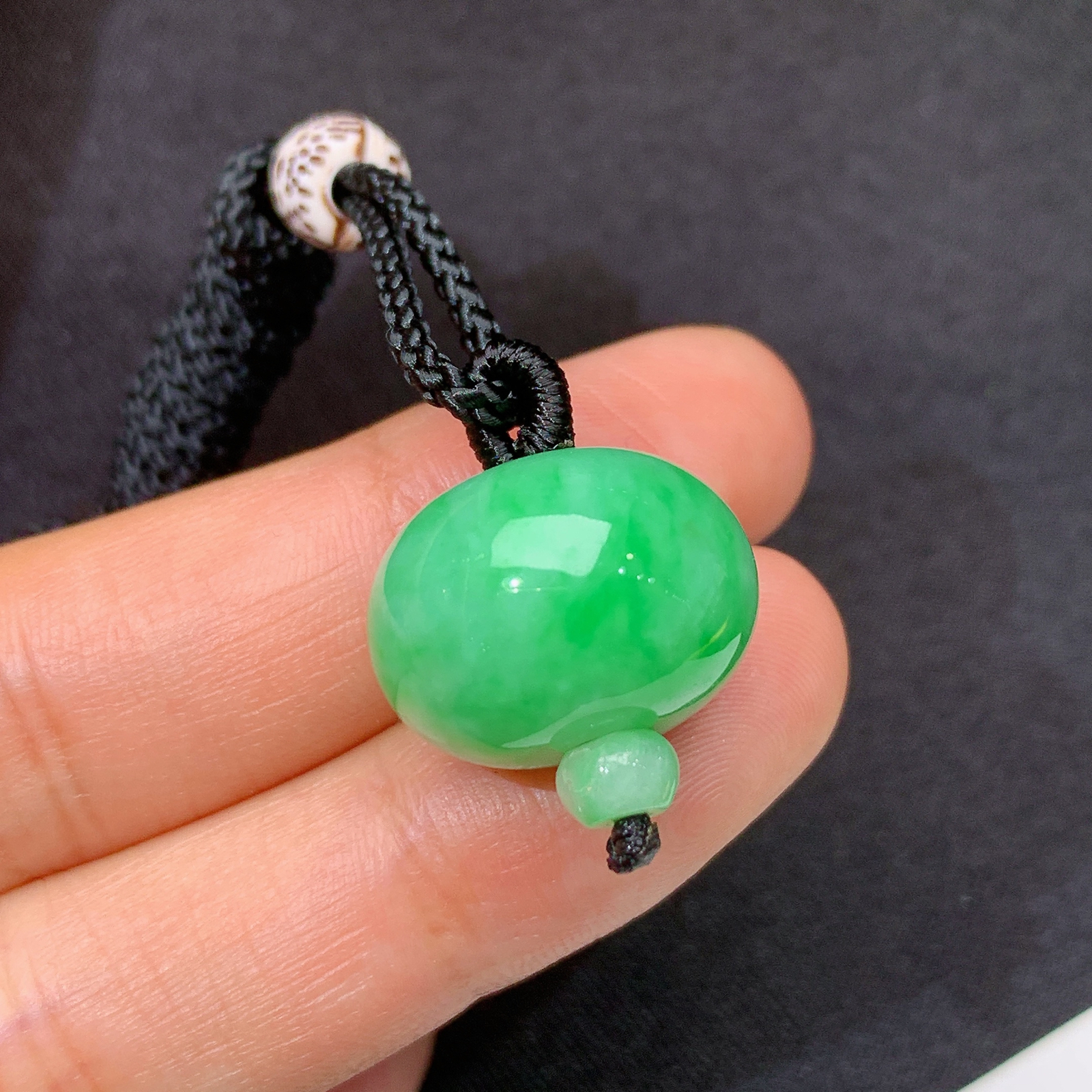 飘绿路路通，镶嵌佳品，冰润色阳，玉质细腻，种水足，J34 尺寸17.2*12