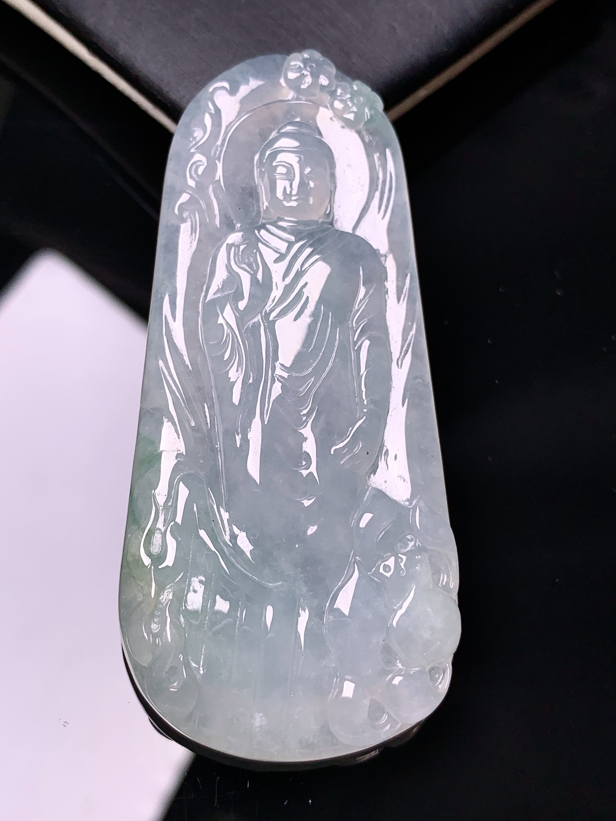 冰种大日如来佛祖吊坠 玉质细腻 色泽艳丽清新 水润亮眼 整体尺寸61.5*28.6*6a2