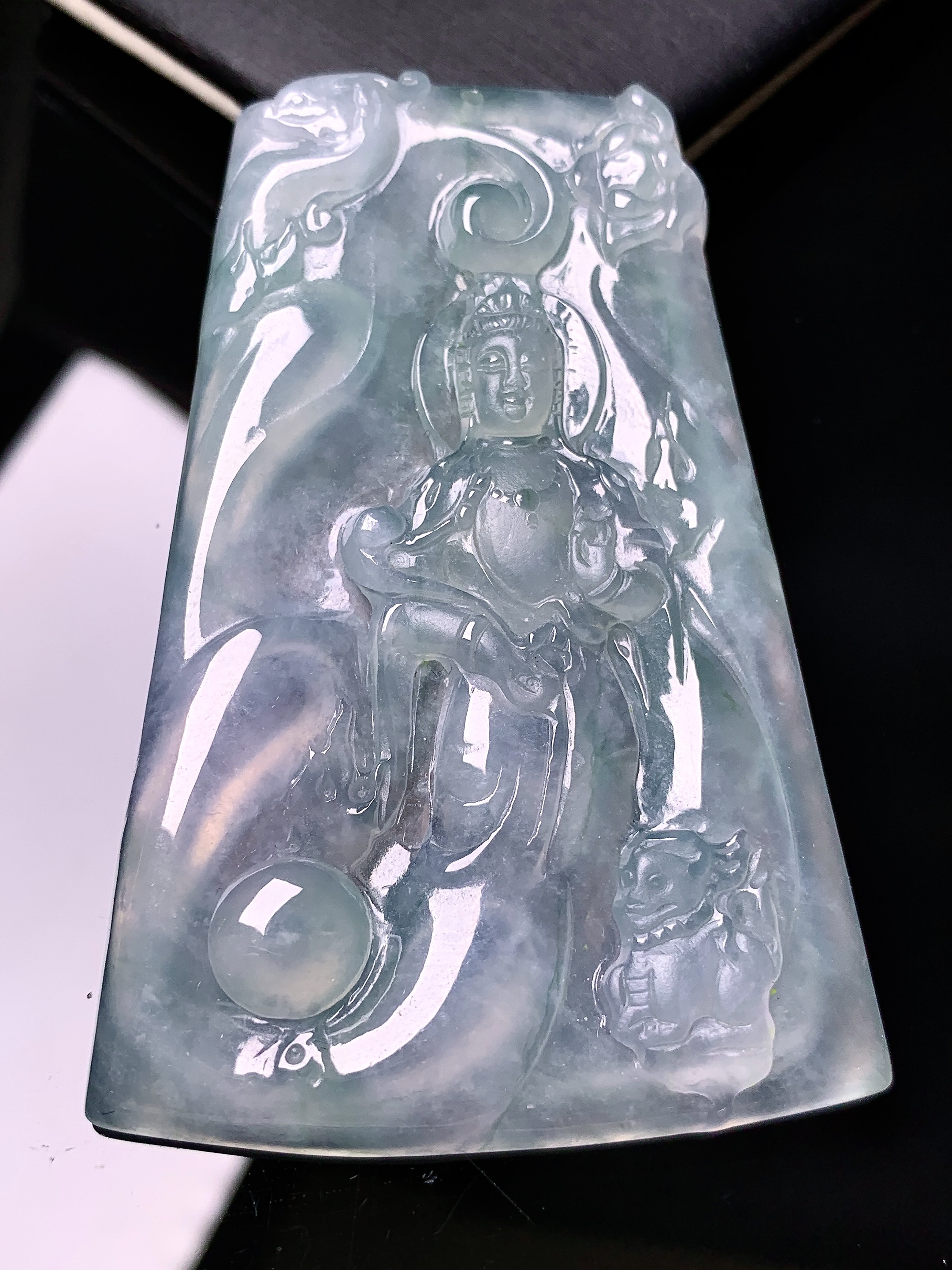 冰种观音菩萨吊坠 玉质细腻 色泽艳丽清新 水润亮眼 整体尺寸67*44.5*5h3