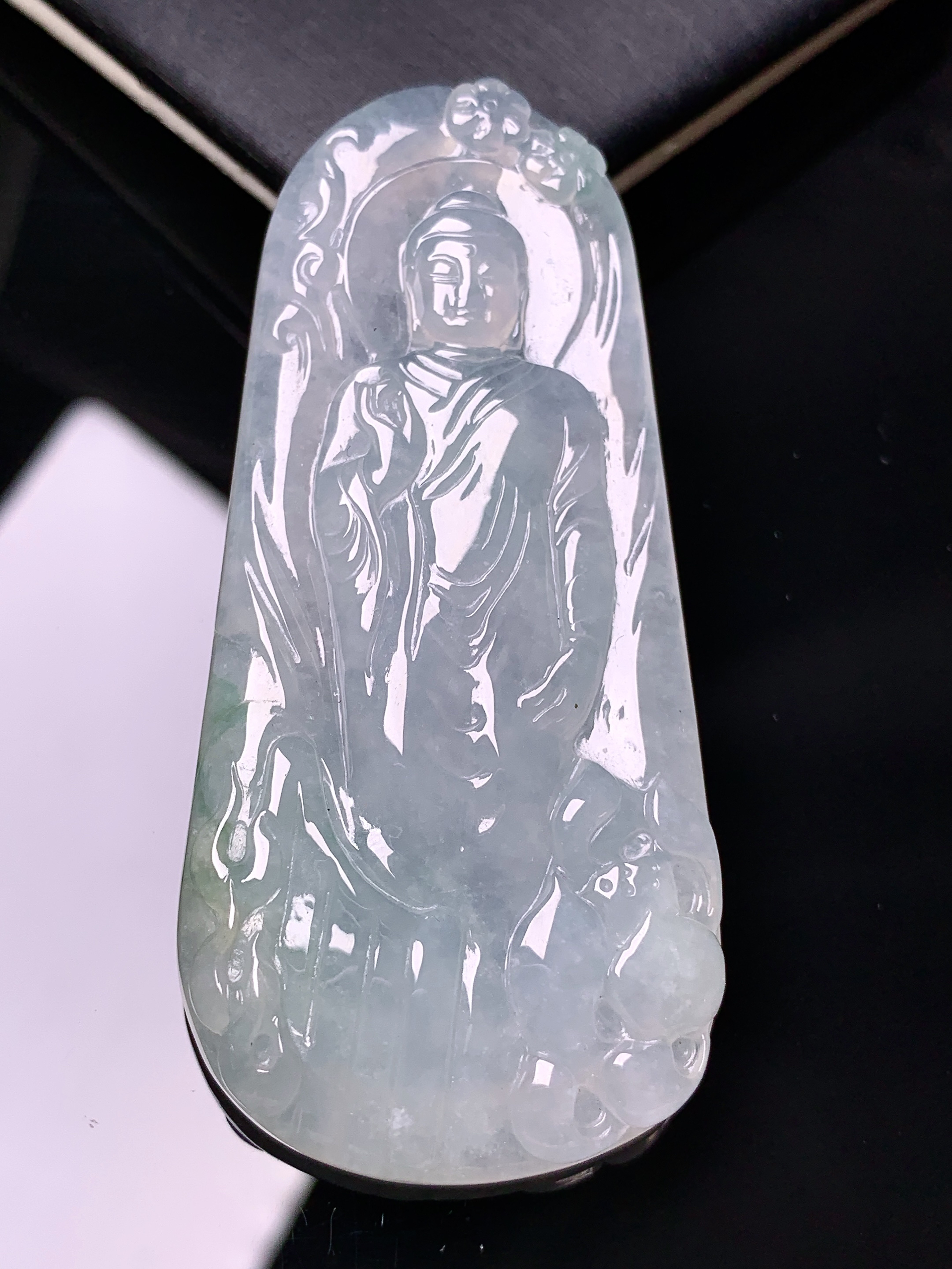 冰种大日如来佛祖吊坠 玉质细腻 色泽艳丽清新 水润亮眼 整体尺寸61.5*28.6*6a2